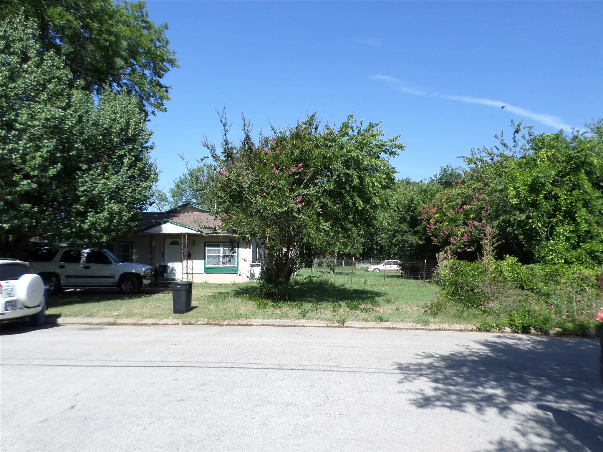 Single Family Residence For Sale in Tarrant County , 409 Holley Street, Everman, Texas 76140, 3 Bedroom, 1 Bathroom, Garage spaces, 1,218 Sqft, built in 1955, mls#21325932, Real Estate Agent in Everman, Homes For Sale in Tarrant county, Homes For Sale in Everman, Realtor in Everman Texas, Real Estate Brokerage Independent Realty Texas, Luminita Cordes Realtor