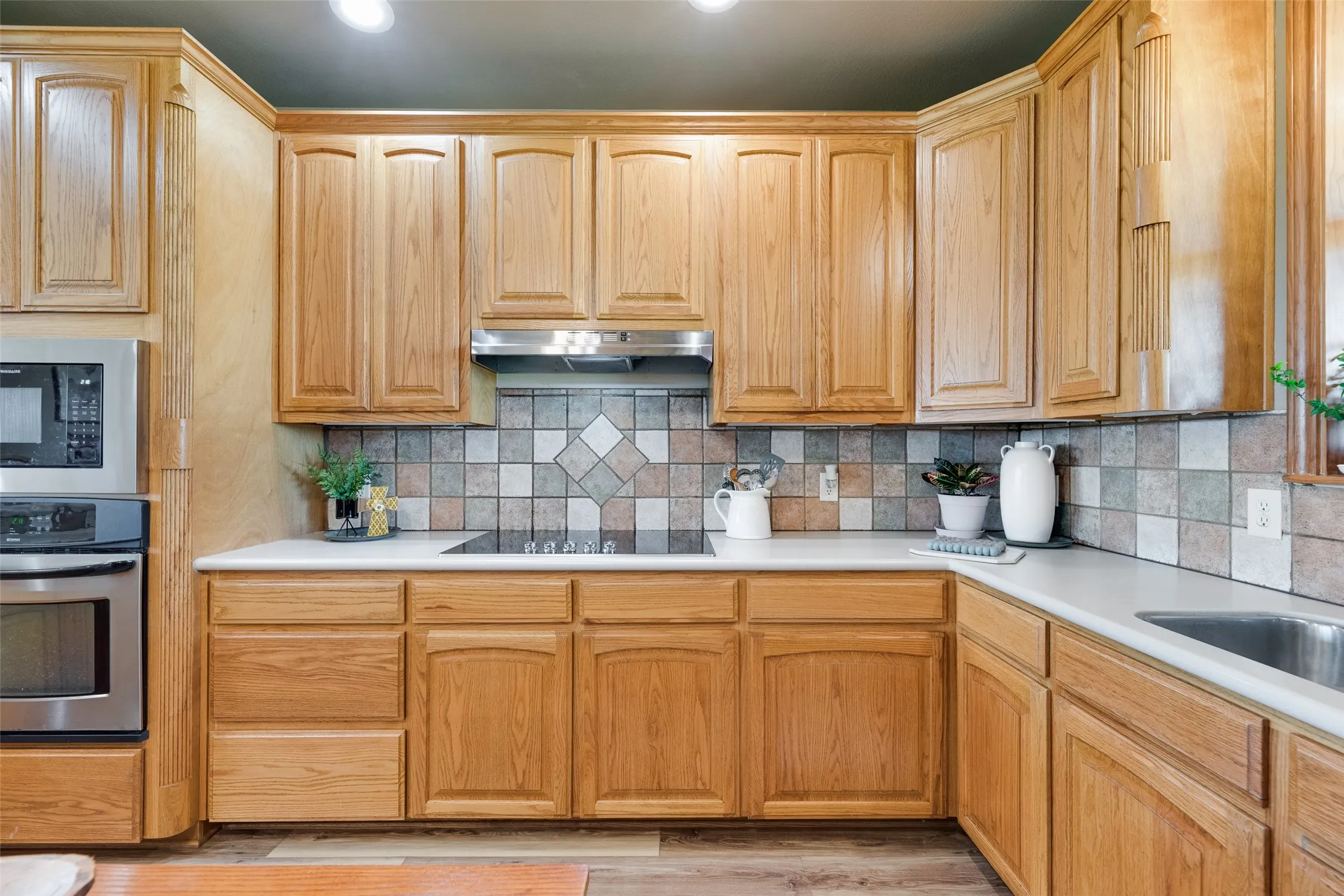 Single Family Residence For Sale in Grayson County , 3188 Us-82, Bells, Texas 75414, 3 Bedroom, 3 Bathroom, 2 Garage spaces, 2,804 Sqft, built in 2004, mls#21325929, Real Estate Agent in Bells, Homes For Sale in Grayson county, Homes For Sale in Bells, Realtor in Bells Texas, Real Estate Brokerage Independent Realty Texas, Luminita Cordes Realtor