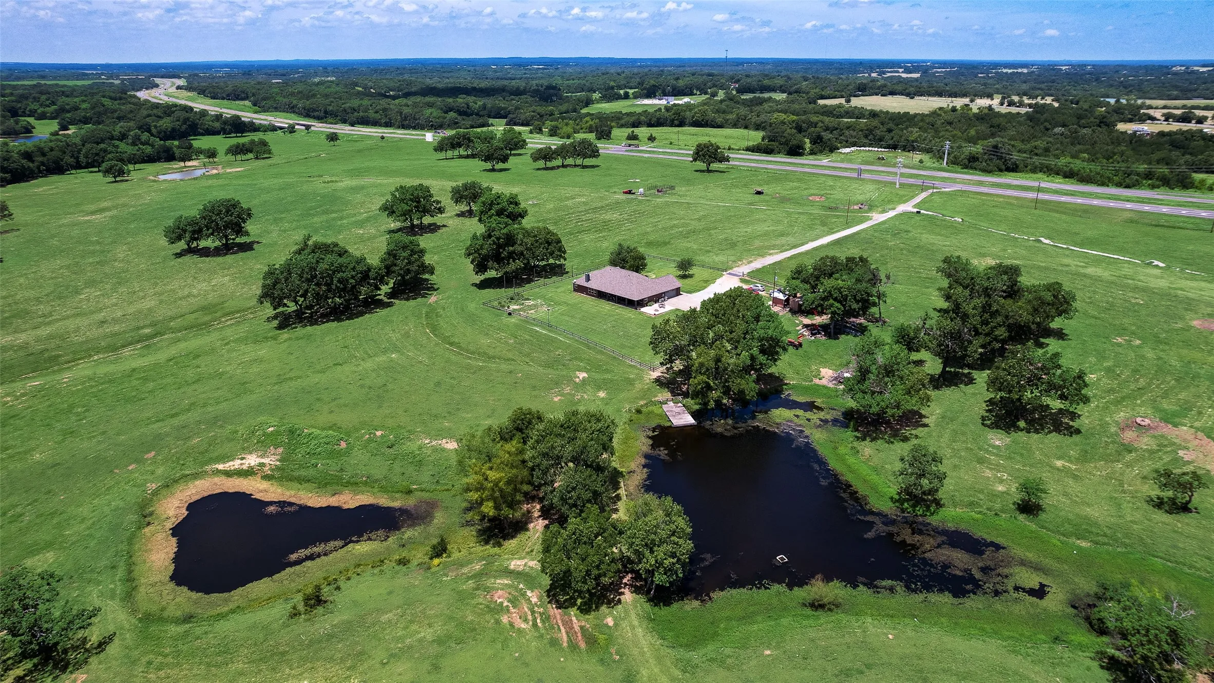 Single Family Residence For Sale in Grayson County , 3188 Us-82, Bells, Texas 75414, 3 Bedroom, 3 Bathroom, 2 Garage spaces, 2,804 Sqft, built in 2004, mls#21325929, Real Estate Agent in Bells, Homes For Sale in Grayson county, Homes For Sale in Bells, Realtor in Bells Texas, Real Estate Brokerage Independent Realty Texas, Luminita Cordes Realtor