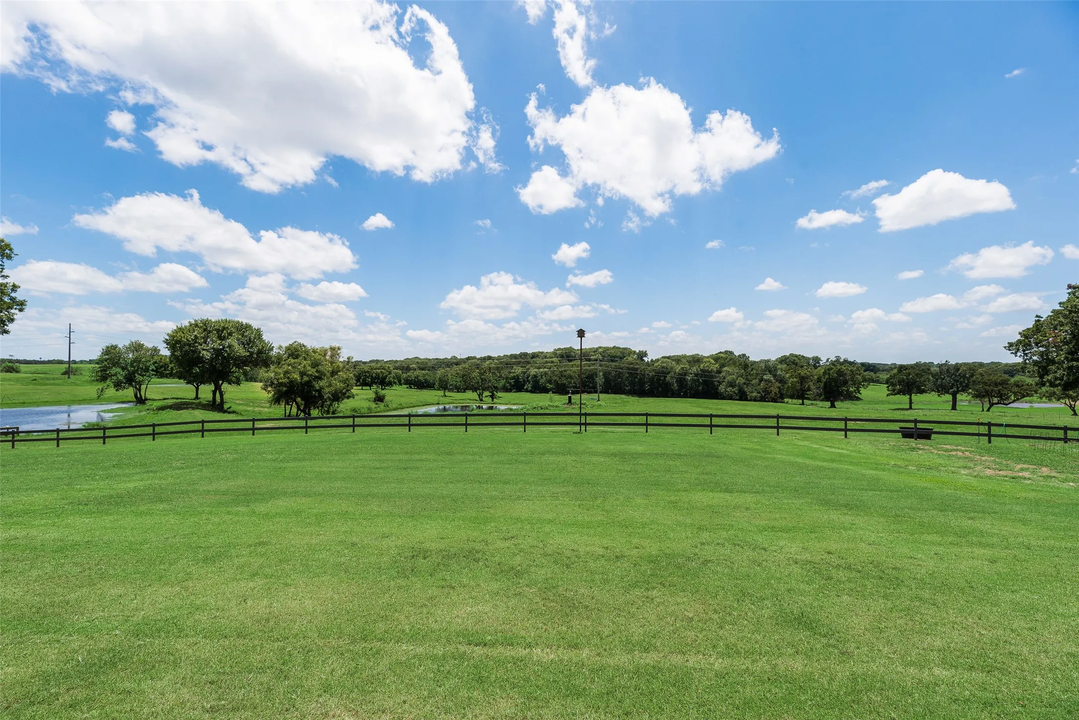 Single Family Residence For Sale in Grayson County , 3188 Us-82, Bells, Texas 75414, 3 Bedroom, 3 Bathroom, 2 Garage spaces, 2,804 Sqft, built in 2004, mls#21325929, Real Estate Agent in Bells, Homes For Sale in Grayson county, Homes For Sale in Bells, Realtor in Bells Texas, Real Estate Brokerage Independent Realty Texas, Luminita Cordes Realtor