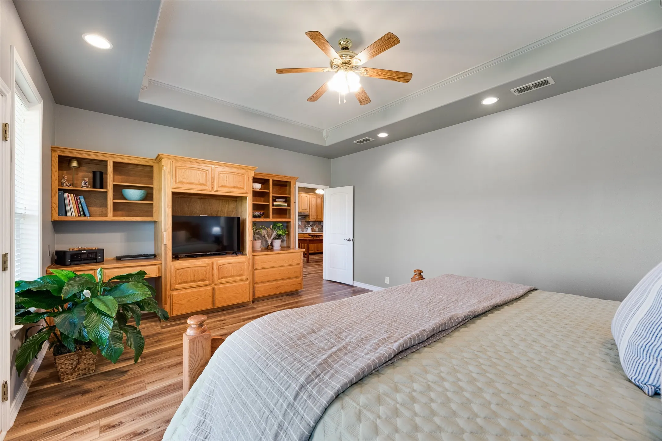 Single Family Residence For Sale in Grayson County , 3188 Us-82, Bells, Texas 75414, 3 Bedroom, 3 Bathroom, 2 Garage spaces, 2,804 Sqft, built in 2004, mls#21325929, Real Estate Agent in Bells, Homes For Sale in Grayson county, Homes For Sale in Bells, Realtor in Bells Texas, Real Estate Brokerage Independent Realty Texas, Luminita Cordes Realtor