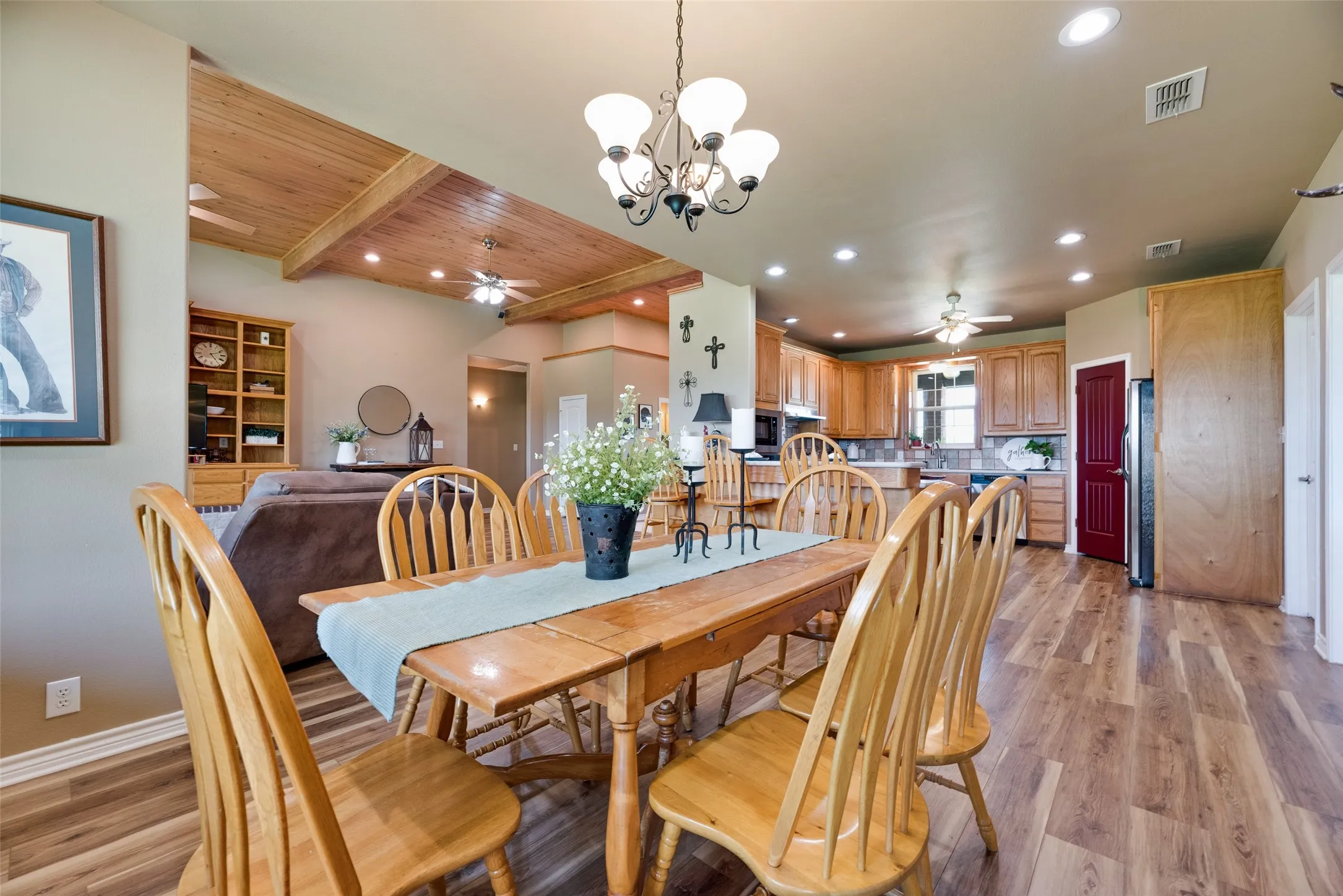 Single Family Residence For Sale in Grayson County , 3188 Us-82, Bells, Texas 75414, 3 Bedroom, 3 Bathroom, 2 Garage spaces, 2,804 Sqft, built in 2004, mls#21325929, Real Estate Agent in Bells, Homes For Sale in Grayson county, Homes For Sale in Bells, Realtor in Bells Texas, Real Estate Brokerage Independent Realty Texas, Luminita Cordes Realtor