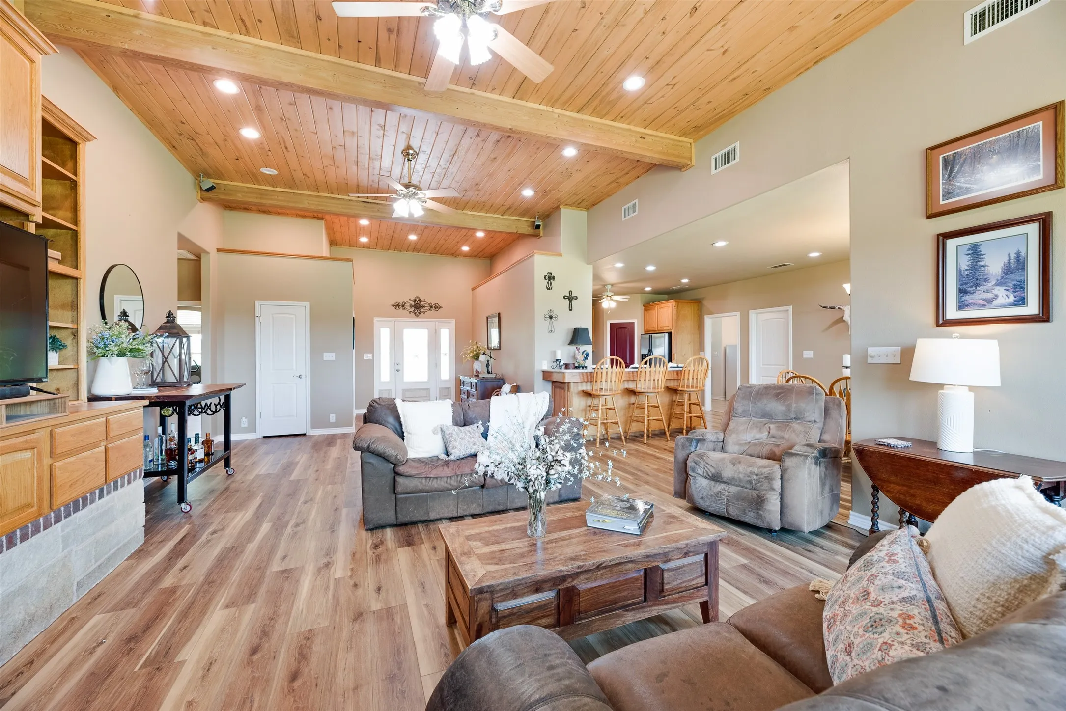 Single Family Residence For Sale in Grayson County , 3188 Us-82, Bells, Texas 75414, 3 Bedroom, 3 Bathroom, 2 Garage spaces, 2,804 Sqft, built in 2004, mls#21325929, Real Estate Agent in Bells, Homes For Sale in Grayson county, Homes For Sale in Bells, Realtor in Bells Texas, Real Estate Brokerage Independent Realty Texas, Luminita Cordes Realtor