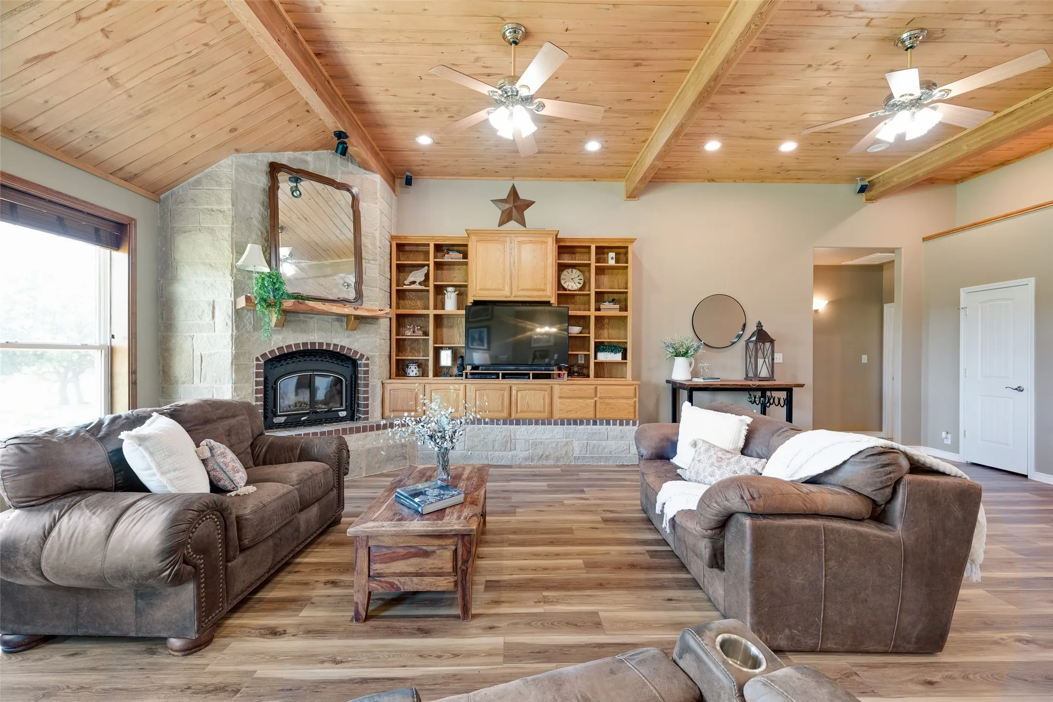 Single Family Residence For Sale in Grayson County , 3188 Us-82, Bells, Texas 75414, 3 Bedroom, 3 Bathroom, 2 Garage spaces, 2,804 Sqft, built in 2004, mls#21325929, Real Estate Agent in Bells, Homes For Sale in Grayson county, Homes For Sale in Bells, Realtor in Bells Texas, Real Estate Brokerage Independent Realty Texas, Luminita Cordes Realtor