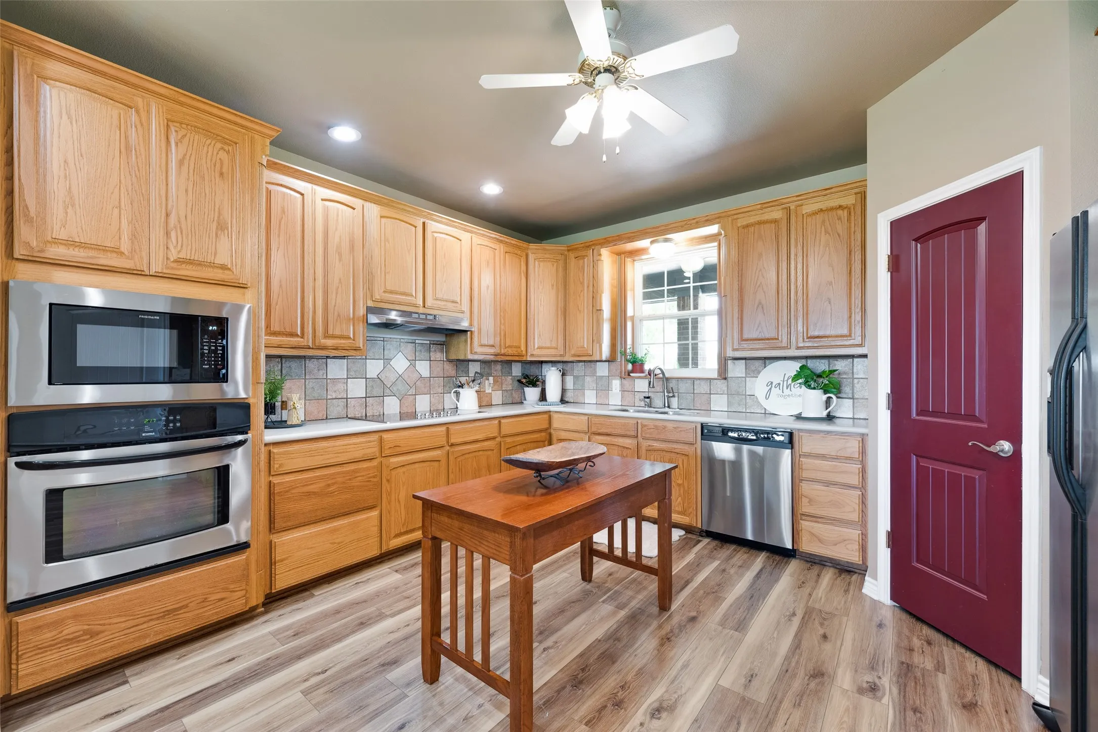 Single Family Residence For Sale in Grayson County , 3188 Us-82, Bells, Texas 75414, 3 Bedroom, 3 Bathroom, 2 Garage spaces, 2,804 Sqft, built in 2004, mls#21325929, Real Estate Agent in Bells, Homes For Sale in Grayson county, Homes For Sale in Bells, Realtor in Bells Texas, Real Estate Brokerage Independent Realty Texas, Luminita Cordes Realtor