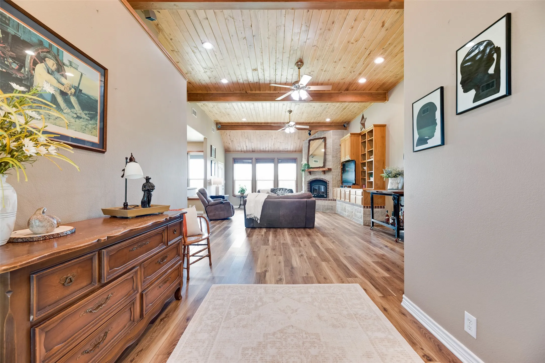 Single Family Residence For Sale in Grayson County , 3188 Us-82, Bells, Texas 75414, 3 Bedroom, 3 Bathroom, 2 Garage spaces, 2,804 Sqft, built in 2004, mls#21325929, Real Estate Agent in Bells, Homes For Sale in Grayson county, Homes For Sale in Bells, Realtor in Bells Texas, Real Estate Brokerage Independent Realty Texas, Luminita Cordes Realtor