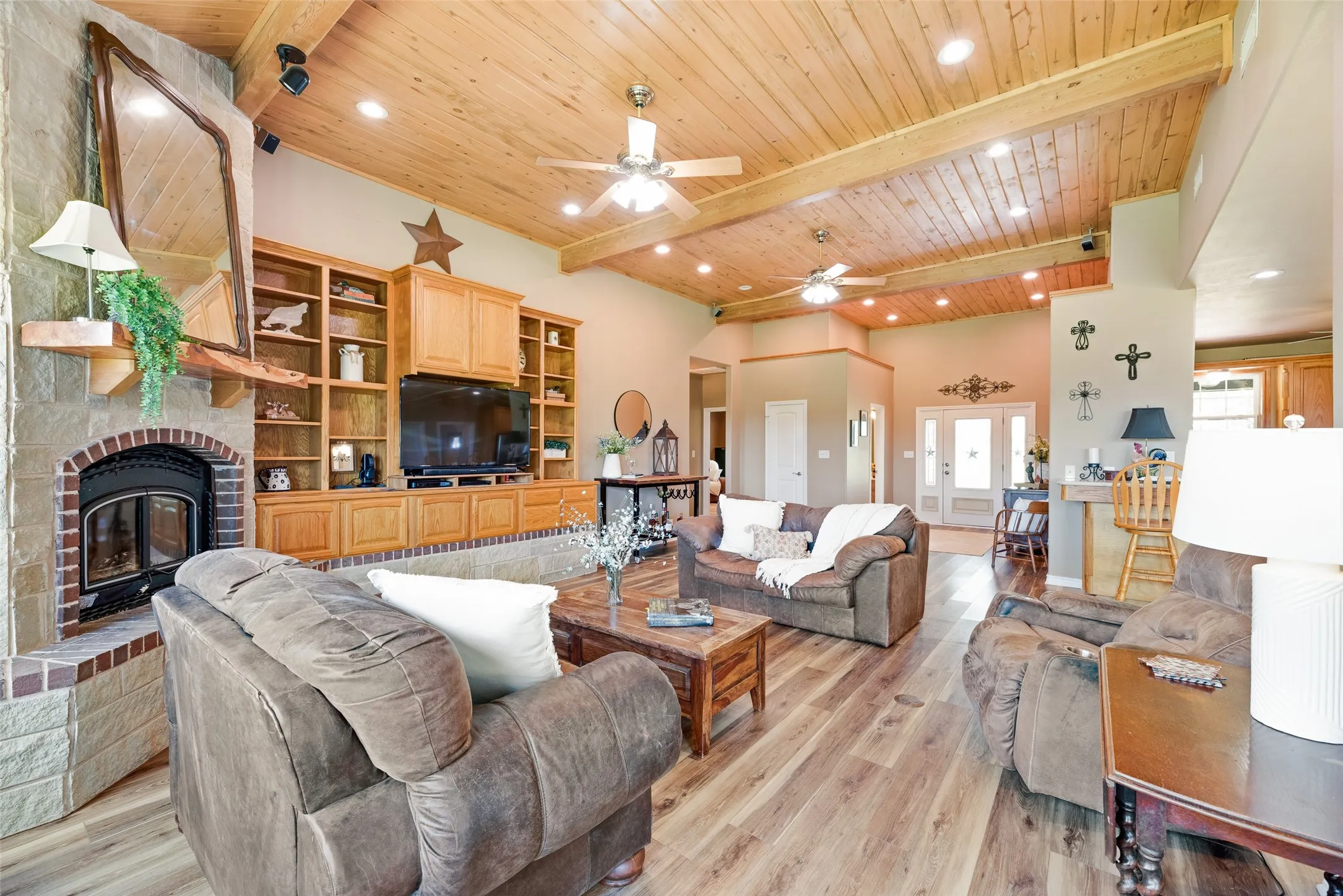 Single Family Residence For Sale in Grayson County , 3188 Us-82, Bells, Texas 75414, 3 Bedroom, 3 Bathroom, 2 Garage spaces, 2,804 Sqft, built in 2004, mls#21325929, Real Estate Agent in Bells, Homes For Sale in Grayson county, Homes For Sale in Bells, Realtor in Bells Texas, Real Estate Brokerage Independent Realty Texas, Luminita Cordes Realtor
