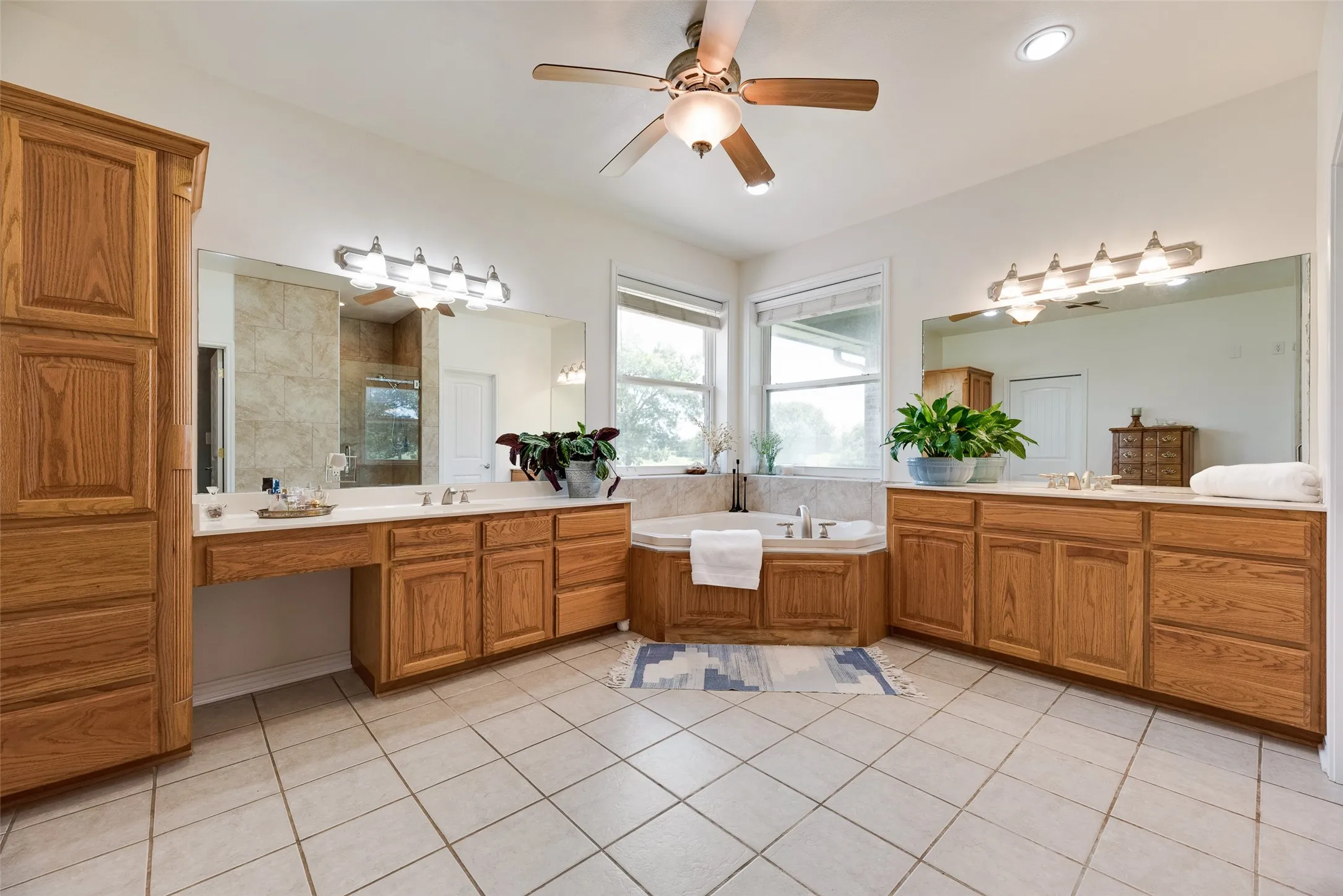 Single Family Residence For Sale in Grayson County , 3188 Us-82, Bells, Texas 75414, 3 Bedroom, 3 Bathroom, 2 Garage spaces, 2,804 Sqft, built in 2004, mls#21325929, Real Estate Agent in Bells, Homes For Sale in Grayson county, Homes For Sale in Bells, Realtor in Bells Texas, Real Estate Brokerage Independent Realty Texas, Luminita Cordes Realtor