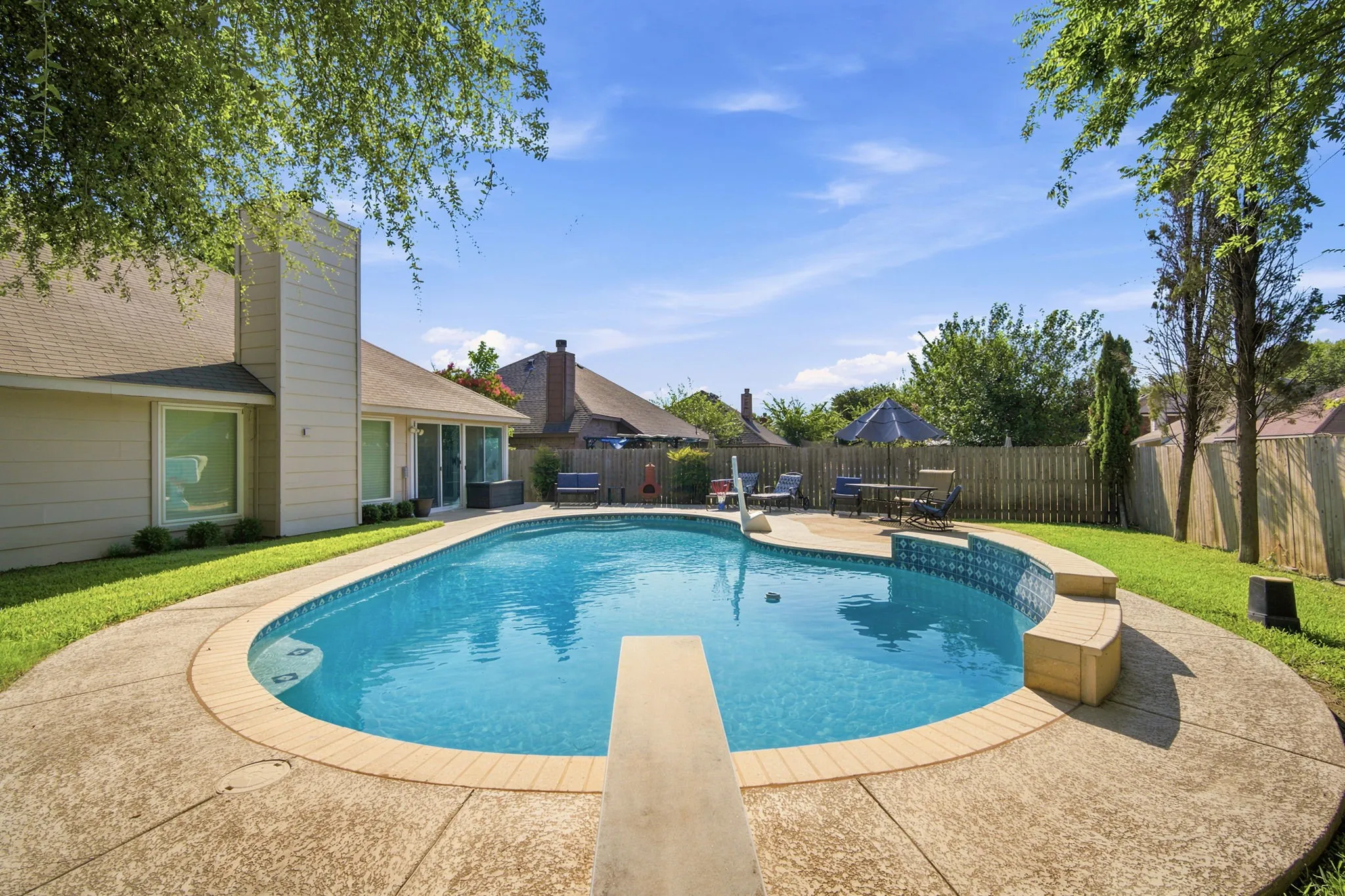 Single Family Residence For Sale in Ellis County , 316 Willow Creek Lane, Glenn Heights, Texas 75154, 3 Bedroom, 2 Bathroom, 2 Garage spaces, 1,597 Sqft, built in 1999, mls#21316975, Real Estate Agent in Glenn Heights, Homes For Sale in Ellis county, Homes For Sale in Glenn Heights, Realtor in Glenn Heights Texas, Real Estate Brokerage Independent Realty Texas, Luminita Cordes Realtor