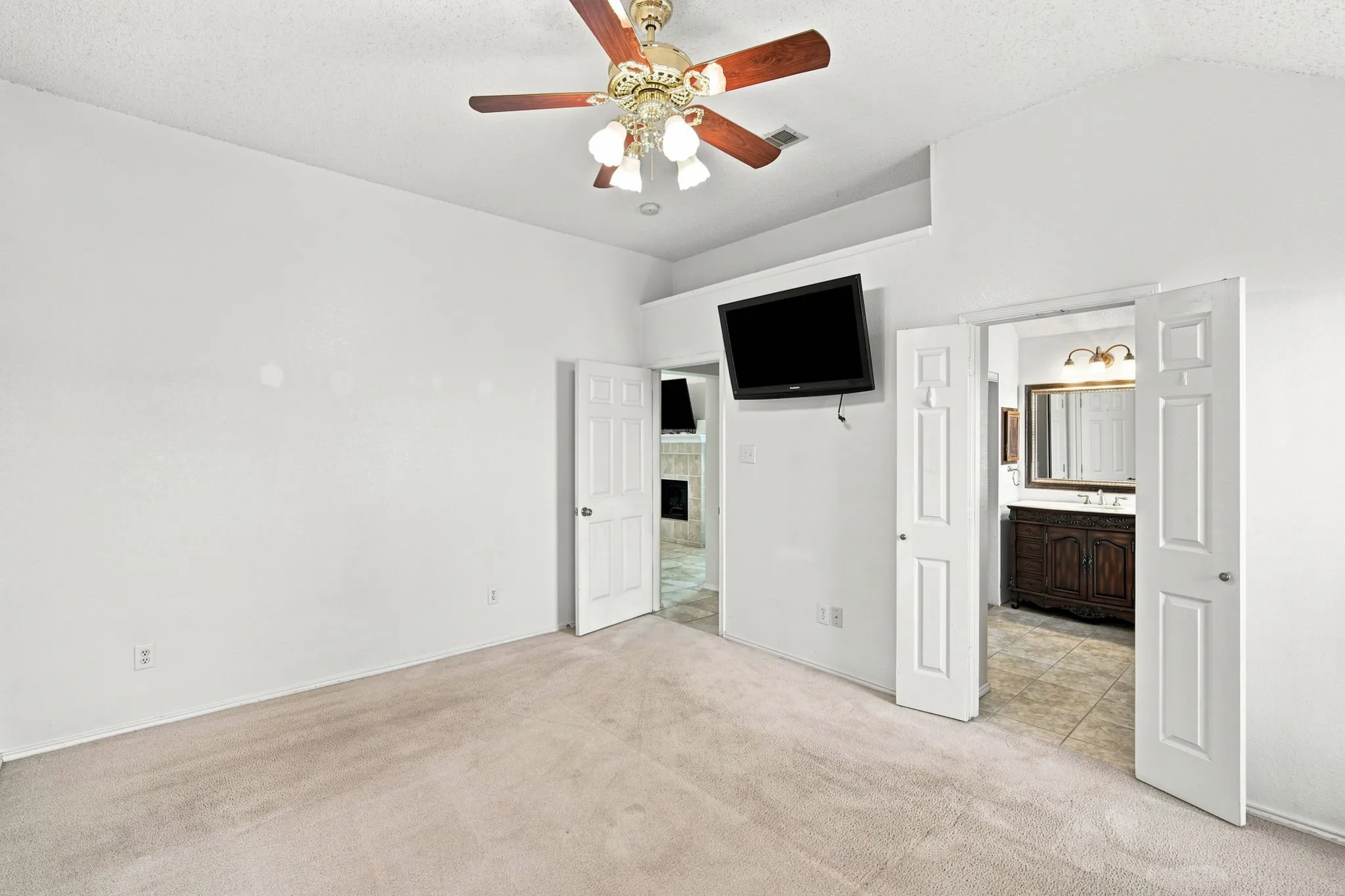 Single Family Residence For Sale in Ellis County , 316 Willow Creek Lane, Glenn Heights, Texas 75154, 3 Bedroom, 2 Bathroom, 2 Garage spaces, 1,597 Sqft, built in 1999, mls#21316975, Real Estate Agent in Glenn Heights, Homes For Sale in Ellis county, Homes For Sale in Glenn Heights, Realtor in Glenn Heights Texas, Real Estate Brokerage Independent Realty Texas, Luminita Cordes Realtor