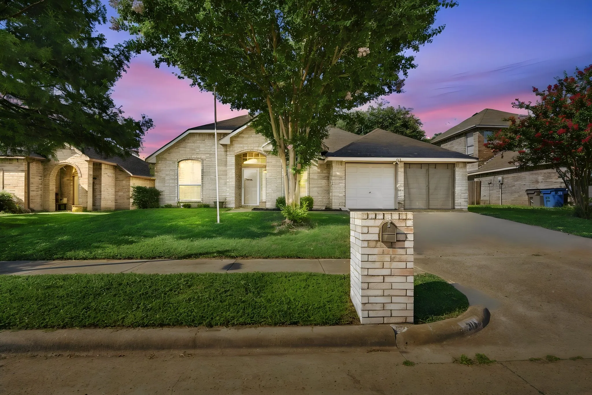 Single Family Residence For Sale in Ellis County , 316 Willow Creek Lane, Glenn Heights, Texas 75154, 3 Bedroom, 2 Bathroom, 2 Garage spaces, 1,597 Sqft, built in 1999, mls#21316975, Real Estate Agent in Glenn Heights, Homes For Sale in Ellis county, Homes For Sale in Glenn Heights, Realtor in Glenn Heights Texas, Real Estate Brokerage Independent Realty Texas, Luminita Cordes Realtor