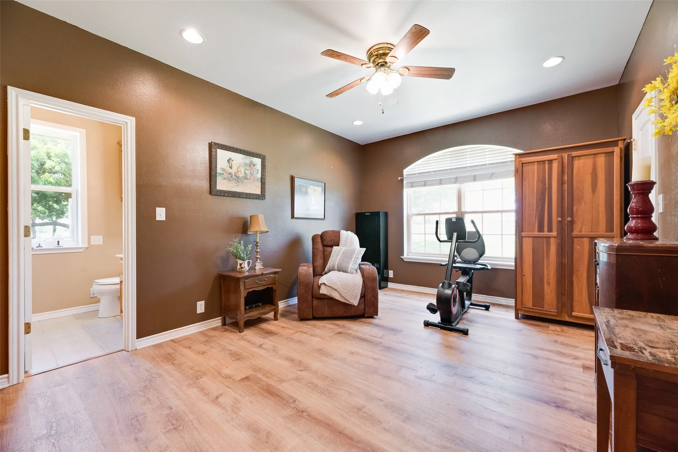 Farm For Sale in Grayson County , TBD1 US Hwy 82, Bells, Texas 75414, 3 Bedroom, 3 Bathroom, 2 Garage spaces, 2,804 Sqft, built in 2004, mls#21325934, Real Estate Agent in Bells, Homes For Sale in Grayson county, Homes For Sale in Bells, Realtor in Bells Texas, Real Estate Brokerage Independent Realty Texas, Luminita Cordes Realtor