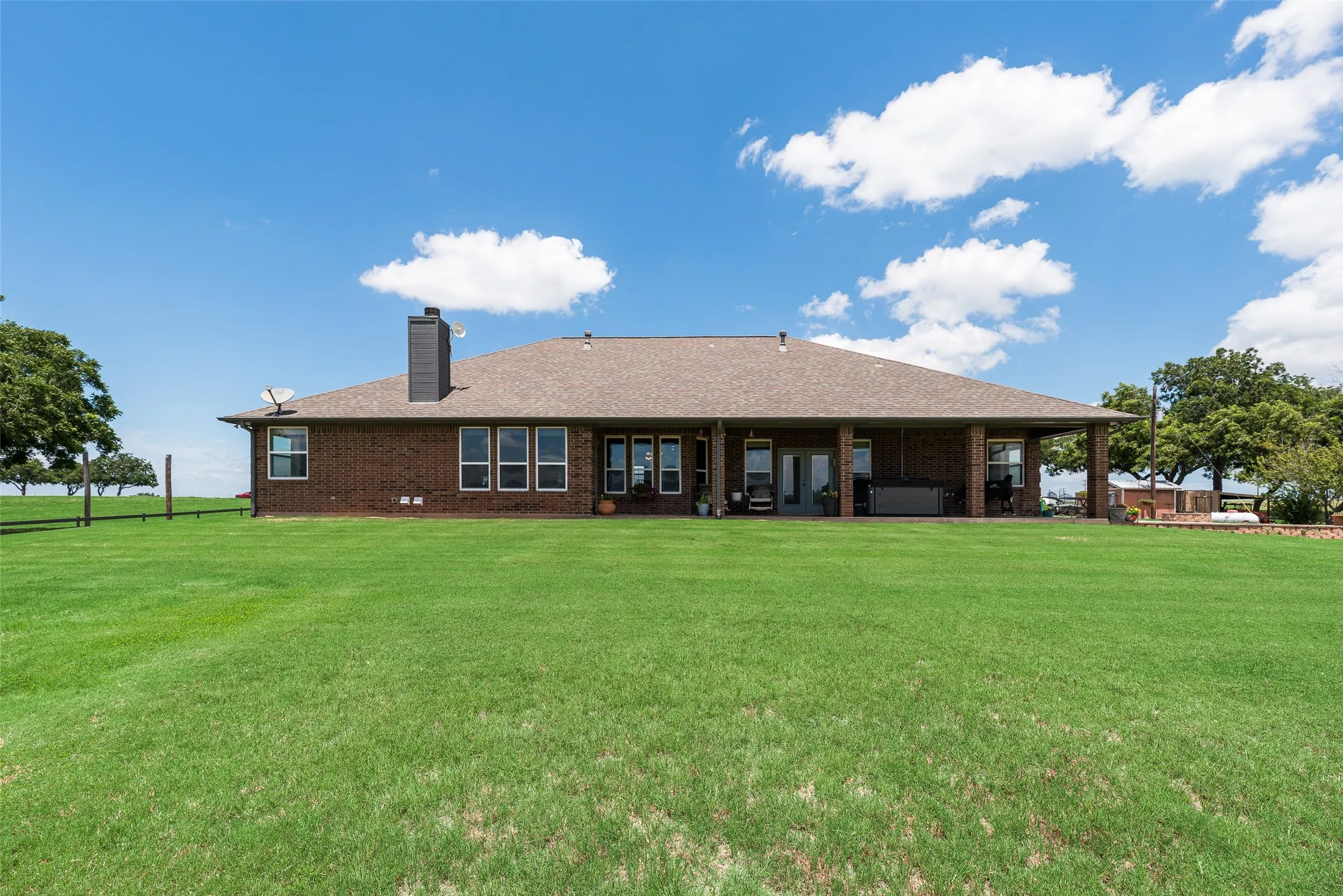 Farm For Sale in Grayson County , TBD1 US Hwy 82, Bells, Texas 75414, 3 Bedroom, 3 Bathroom, 2 Garage spaces, 2,804 Sqft, built in 2004, mls#21325934, Real Estate Agent in Bells, Homes For Sale in Grayson county, Homes For Sale in Bells, Realtor in Bells Texas, Real Estate Brokerage Independent Realty Texas, Luminita Cordes Realtor