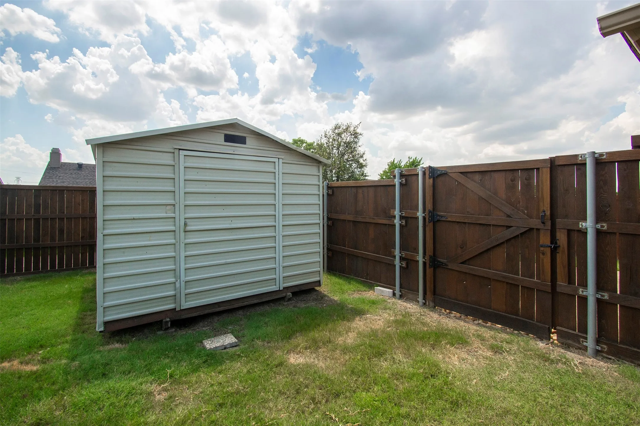 Outdoor structure