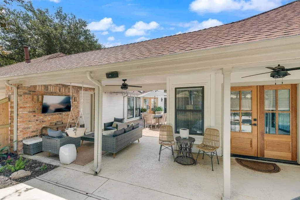 Single Family Residence For Sale in Rockwall County , 1108 N Lakeshore Drive, Rockwall, Texas 75087, 3 Bedroom, 2 Bathroom, 2 Garage spaces, 2,022 Sqft, built in 1984, mls#21318211, Real Estate Agent in Rockwall, Homes For Sale in Rockwall county, Homes For Sale in Rockwall, Realtor in Rockwall Texas, Real Estate Brokerage Independent Realty Texas, Luminita Cordes Realtor