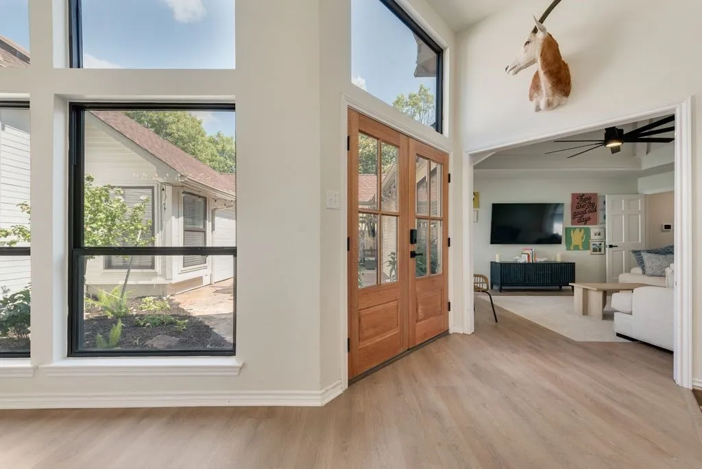Single Family Residence For Sale in Rockwall County , 1108 N Lakeshore Drive, Rockwall, Texas 75087, 3 Bedroom, 2 Bathroom, 2 Garage spaces, 2,022 Sqft, built in 1984, mls#21318211, Real Estate Agent in Rockwall, Homes For Sale in Rockwall county, Homes For Sale in Rockwall, Realtor in Rockwall Texas, Real Estate Brokerage Independent Realty Texas, Luminita Cordes Realtor