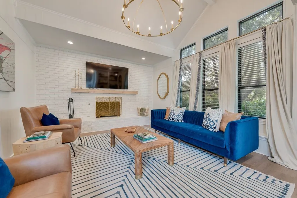 Single Family Residence For Sale in Rockwall County , 1108 N Lakeshore Drive, Rockwall, Texas 75087, 3 Bedroom, 2 Bathroom, 2 Garage spaces, 2,022 Sqft, built in 1984, mls#21318211, Real Estate Agent in Rockwall, Homes For Sale in Rockwall county, Homes For Sale in Rockwall, Realtor in Rockwall Texas, Real Estate Brokerage Independent Realty Texas, Luminita Cordes Realtor
