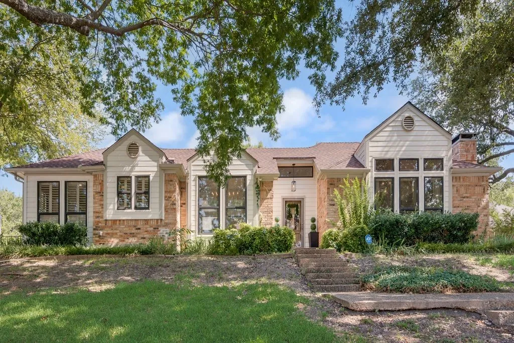 Single Family Residence For Sale in Rockwall County , 1108 N Lakeshore Drive, Rockwall, Texas 75087, 3 Bedroom, 2 Bathroom, 2 Garage spaces, 2,022 Sqft, built in 1984, mls#21318211, Real Estate Agent in Rockwall, Homes For Sale in Rockwall county, Homes For Sale in Rockwall, Realtor in Rockwall Texas, Real Estate Brokerage Independent Realty Texas, Luminita Cordes Realtor