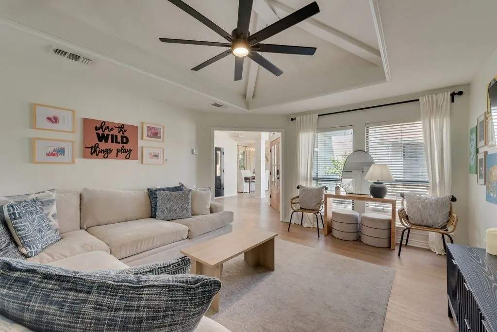 Single Family Residence For Sale in Rockwall County , 1108 N Lakeshore Drive, Rockwall, Texas 75087, 3 Bedroom, 2 Bathroom, 2 Garage spaces, 2,022 Sqft, built in 1984, mls#21318211, Real Estate Agent in Rockwall, Homes For Sale in Rockwall county, Homes For Sale in Rockwall, Realtor in Rockwall Texas, Real Estate Brokerage Independent Realty Texas, Luminita Cordes Realtor