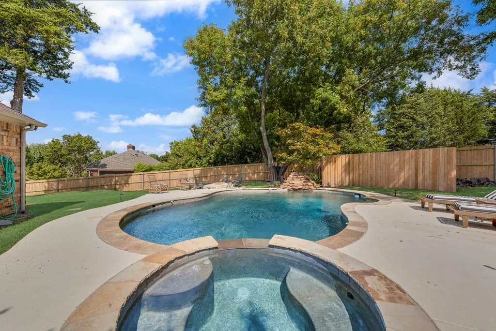 Single Family Residence For Sale in Rockwall County , 1108 N Lakeshore Drive, Rockwall, Texas 75087, 3 Bedroom, 2 Bathroom, 2 Garage spaces, 2,022 Sqft, built in 1984, mls#21318211, Real Estate Agent in Rockwall, Homes For Sale in Rockwall county, Homes For Sale in Rockwall, Realtor in Rockwall Texas, Real Estate Brokerage Independent Realty Texas, Luminita Cordes Realtor