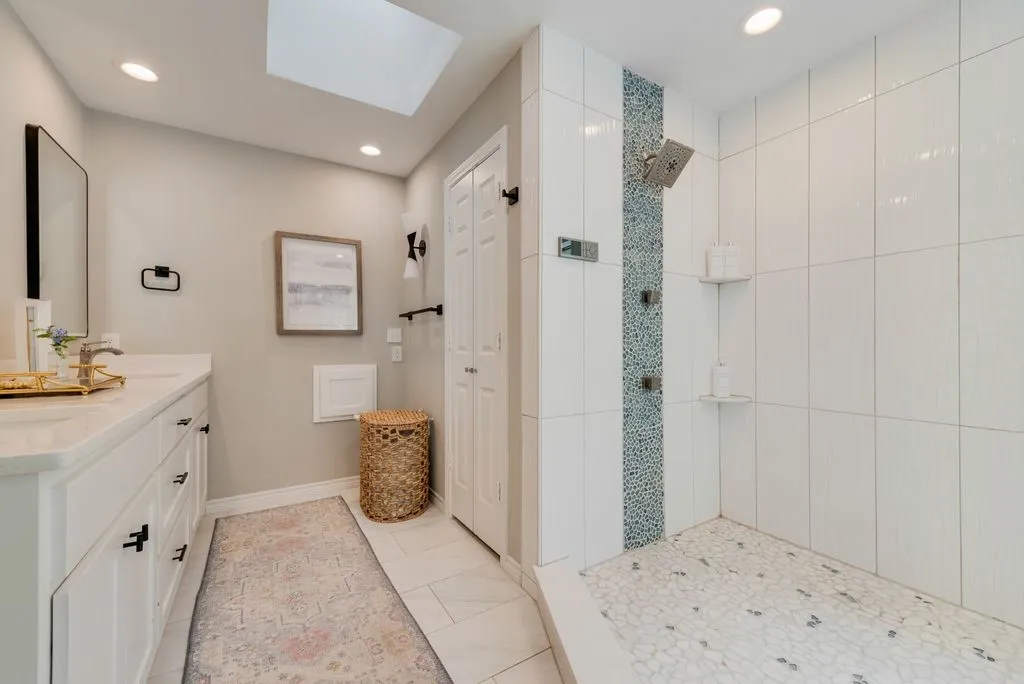 Single Family Residence For Sale in Rockwall County , 1108 N Lakeshore Drive, Rockwall, Texas 75087, 3 Bedroom, 2 Bathroom, 2 Garage spaces, 2,022 Sqft, built in 1984, mls#21318211, Real Estate Agent in Rockwall, Homes For Sale in Rockwall county, Homes For Sale in Rockwall, Realtor in Rockwall Texas, Real Estate Brokerage Independent Realty Texas, Luminita Cordes Realtor