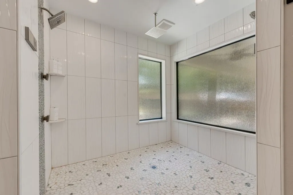 Single Family Residence For Sale in Rockwall County , 1108 N Lakeshore Drive, Rockwall, Texas 75087, 3 Bedroom, 2 Bathroom, 2 Garage spaces, 2,022 Sqft, built in 1984, mls#21318211, Real Estate Agent in Rockwall, Homes For Sale in Rockwall county, Homes For Sale in Rockwall, Realtor in Rockwall Texas, Real Estate Brokerage Independent Realty Texas, Luminita Cordes Realtor