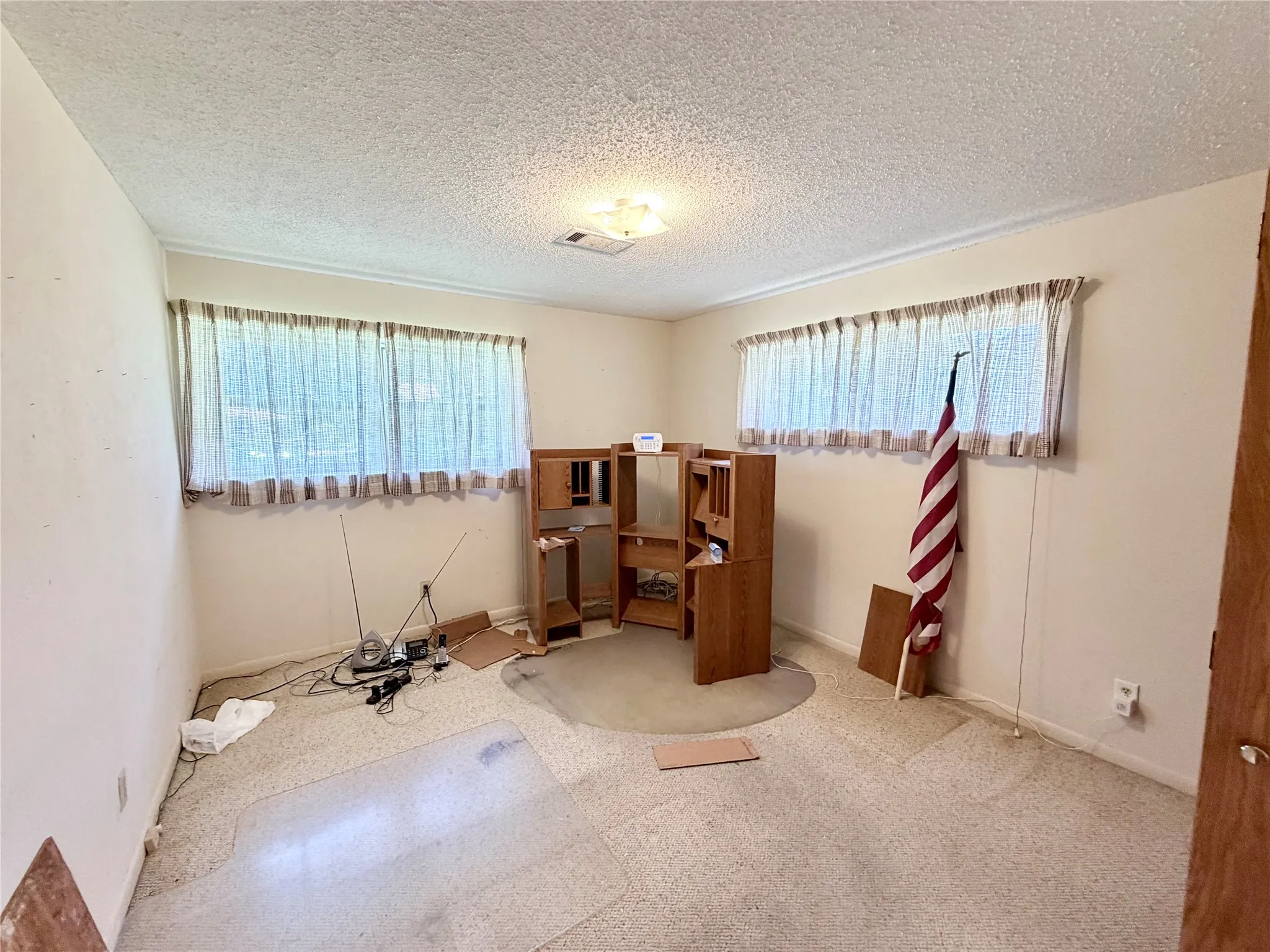 Single Family Residence For Sale in Dallas County , 3811 Laurel Canyon Drive, Dallas, Texas 75233, 3 Bedroom, 2 Bathroom, 2 Garage spaces, 1,891 Sqft, built in 1967, mls#21322121, Real Estate Agent in Dallas, Homes For Sale in Dallas county, Homes For Sale in Dallas, Realtor in Dallas Texas, Real Estate Brokerage Independent Realty Texas, Luminita Cordes Realtor