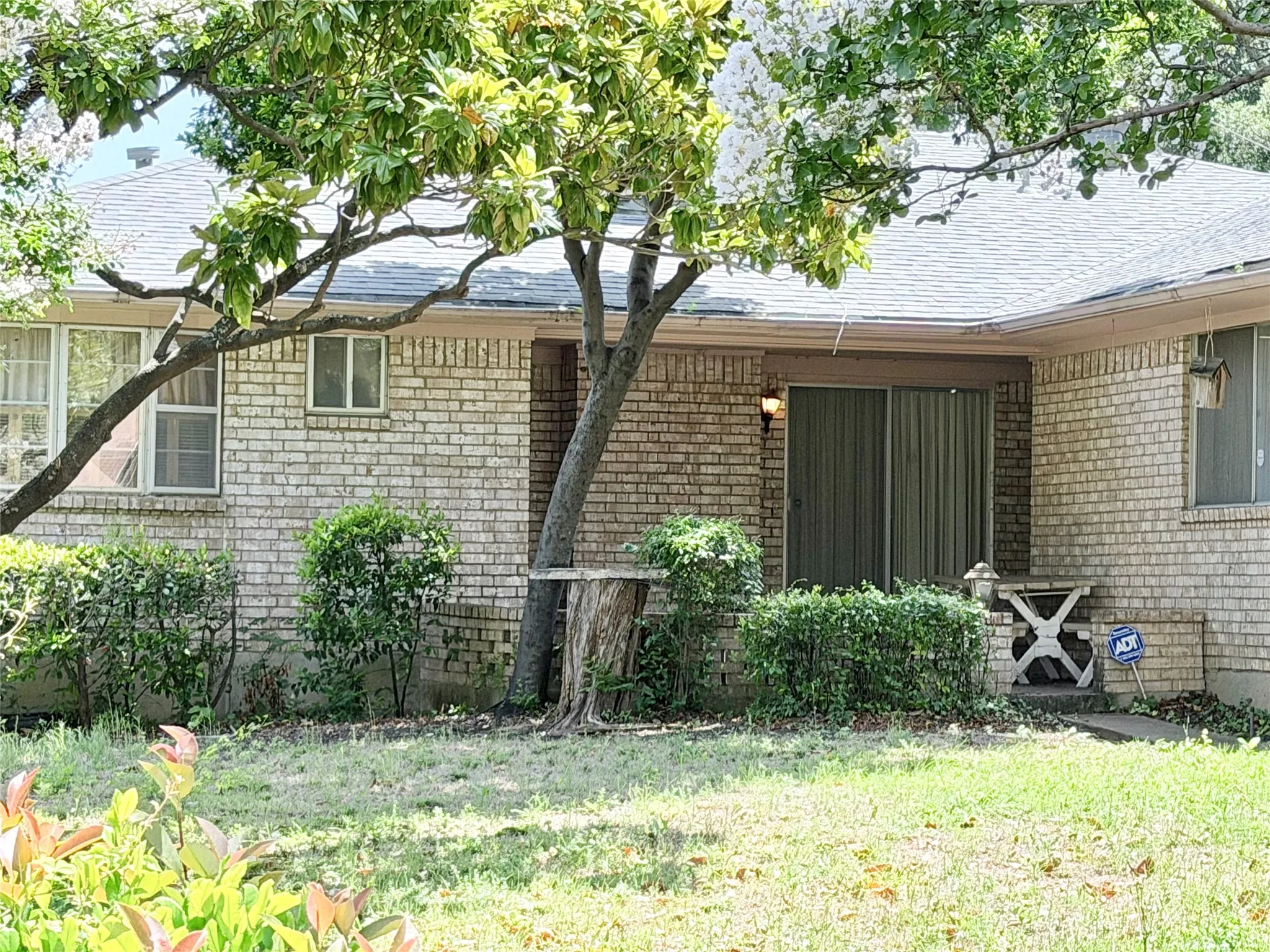 Single Family Residence For Sale in Dallas County , 3811 Laurel Canyon Drive, Dallas, Texas 75233, 3 Bedroom, 2 Bathroom, 2 Garage spaces, 1,891 Sqft, built in 1967, mls#21322121, Real Estate Agent in Dallas, Homes For Sale in Dallas county, Homes For Sale in Dallas, Realtor in Dallas Texas, Real Estate Brokerage Independent Realty Texas, Luminita Cordes Realtor