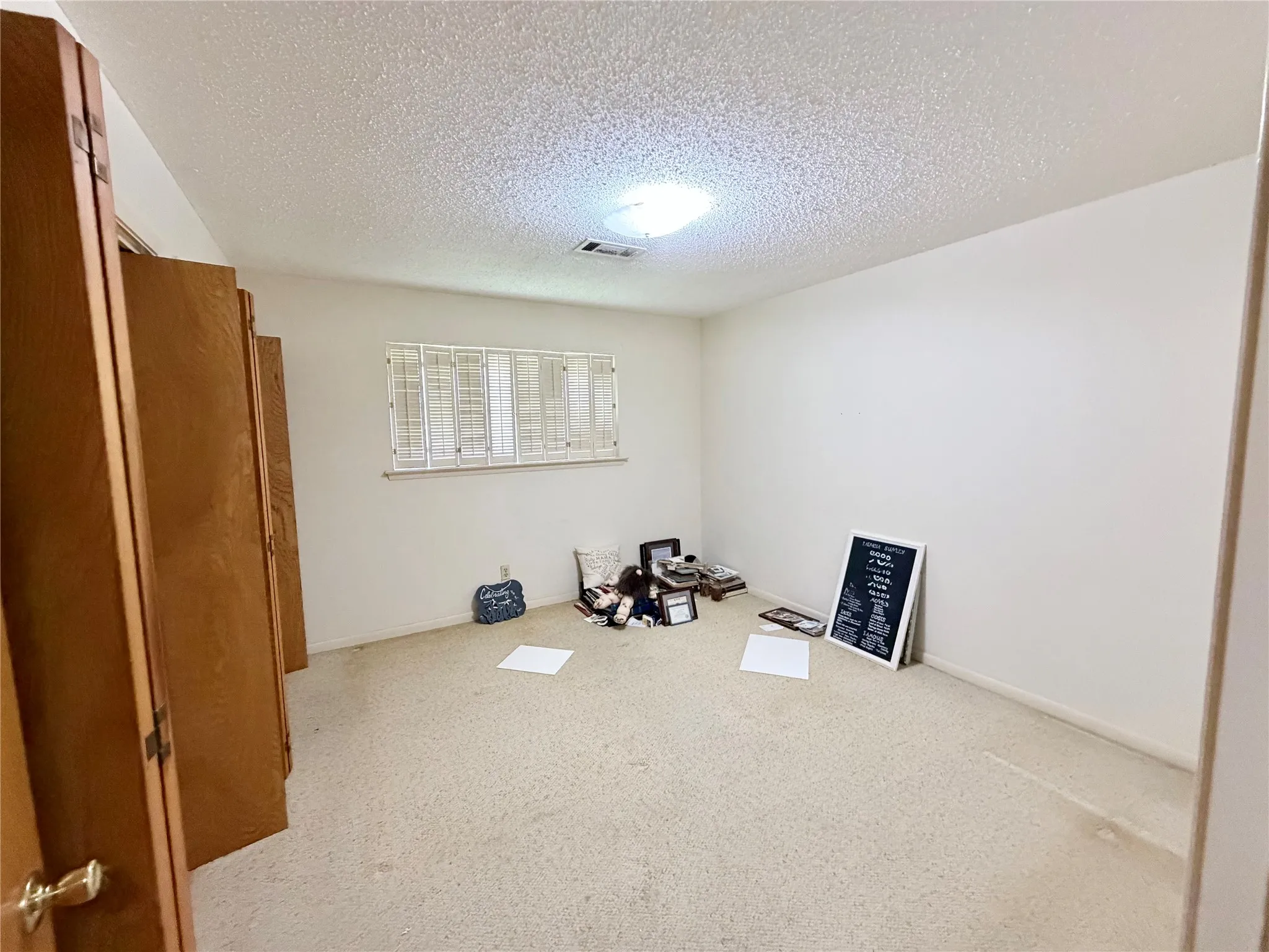 Single Family Residence For Sale in Dallas County , 3811 Laurel Canyon Drive, Dallas, Texas 75233, 3 Bedroom, 2 Bathroom, 2 Garage spaces, 1,891 Sqft, built in 1967, mls#21322121, Real Estate Agent in Dallas, Homes For Sale in Dallas county, Homes For Sale in Dallas, Realtor in Dallas Texas, Real Estate Brokerage Independent Realty Texas, Luminita Cordes Realtor
