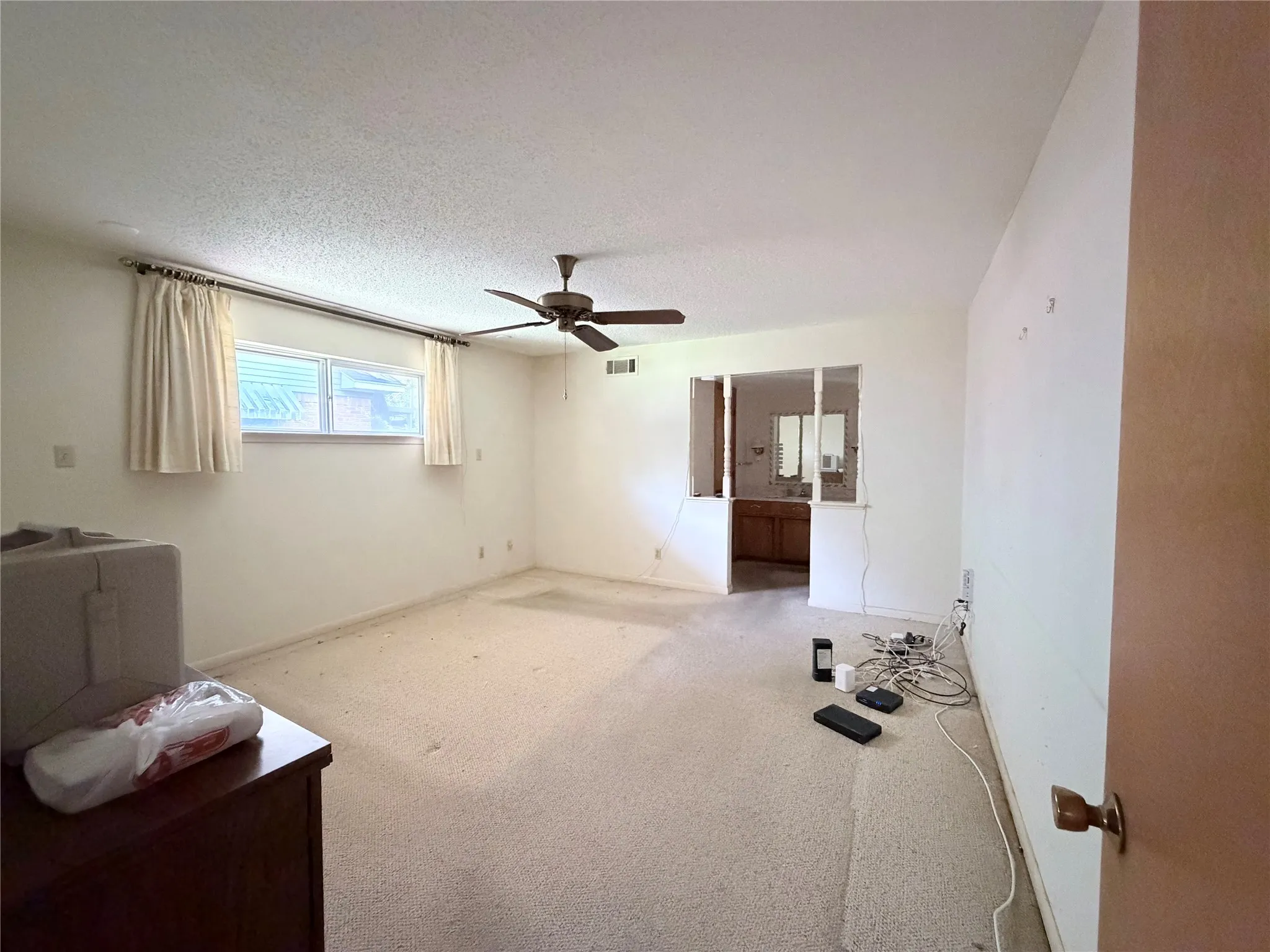 Single Family Residence For Sale in Dallas County , 3811 Laurel Canyon Drive, Dallas, Texas 75233, 3 Bedroom, 2 Bathroom, 2 Garage spaces, 1,891 Sqft, built in 1967, mls#21322121, Real Estate Agent in Dallas, Homes For Sale in Dallas county, Homes For Sale in Dallas, Realtor in Dallas Texas, Real Estate Brokerage Independent Realty Texas, Luminita Cordes Realtor