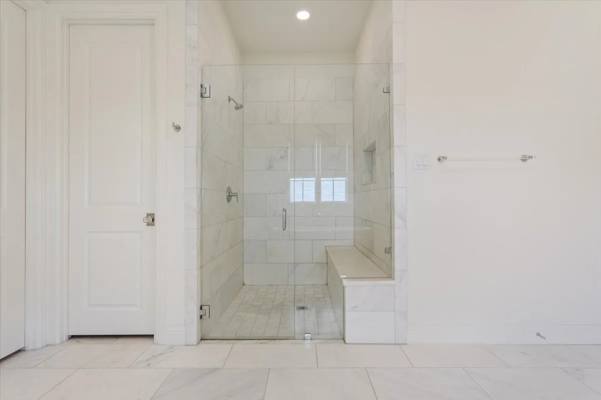 Single Family Residence For Sale in Mc Lennan County , 14019 RW Court, Woodway, Texas 76712, 4 Bedroom, 4 Bathroom, 2 Garage spaces, 4,238 Sqft, built in 2022, mls#21324059, Real Estate Agent in Woodway, Homes For Sale in Mc Lennan county, Homes For Sale in Woodway, Realtor in Woodway Texas, Real Estate Brokerage Independent Realty Texas, Luminita Cordes Realtor