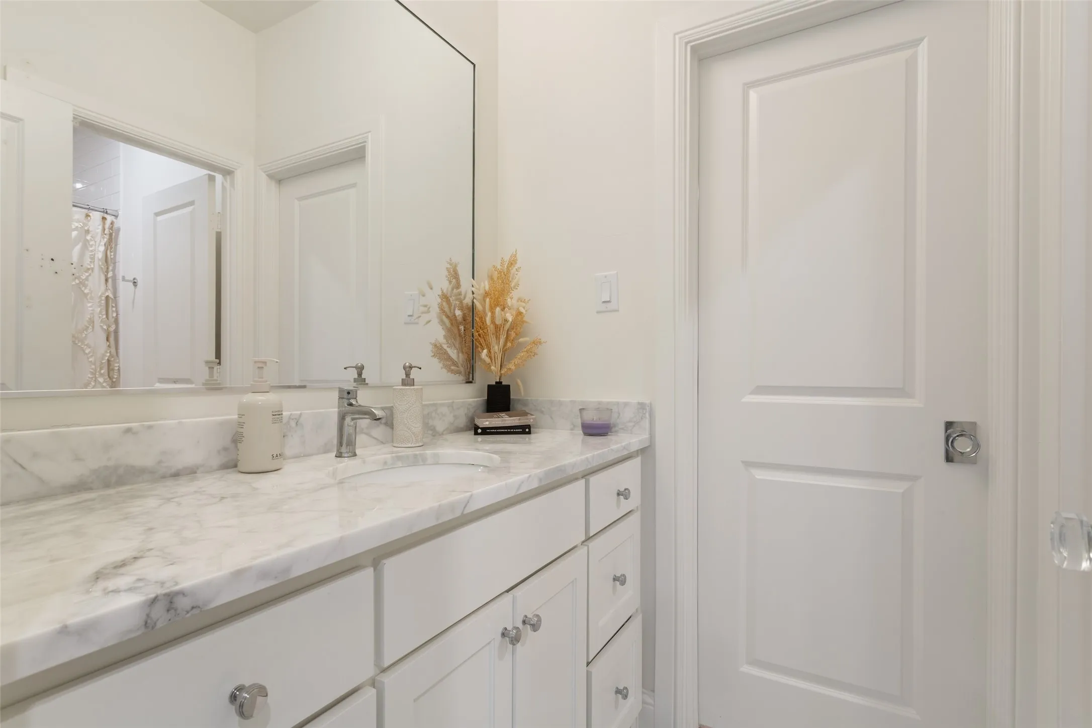 Single Family Residence For Sale in Mc Lennan County , 14019 RW Court, Woodway, Texas 76712, 4 Bedroom, 4 Bathroom, 2 Garage spaces, 4,238 Sqft, built in 2022, mls#21324059, Real Estate Agent in Woodway, Homes For Sale in Mc Lennan county, Homes For Sale in Woodway, Realtor in Woodway Texas, Real Estate Brokerage Independent Realty Texas, Luminita Cordes Realtor