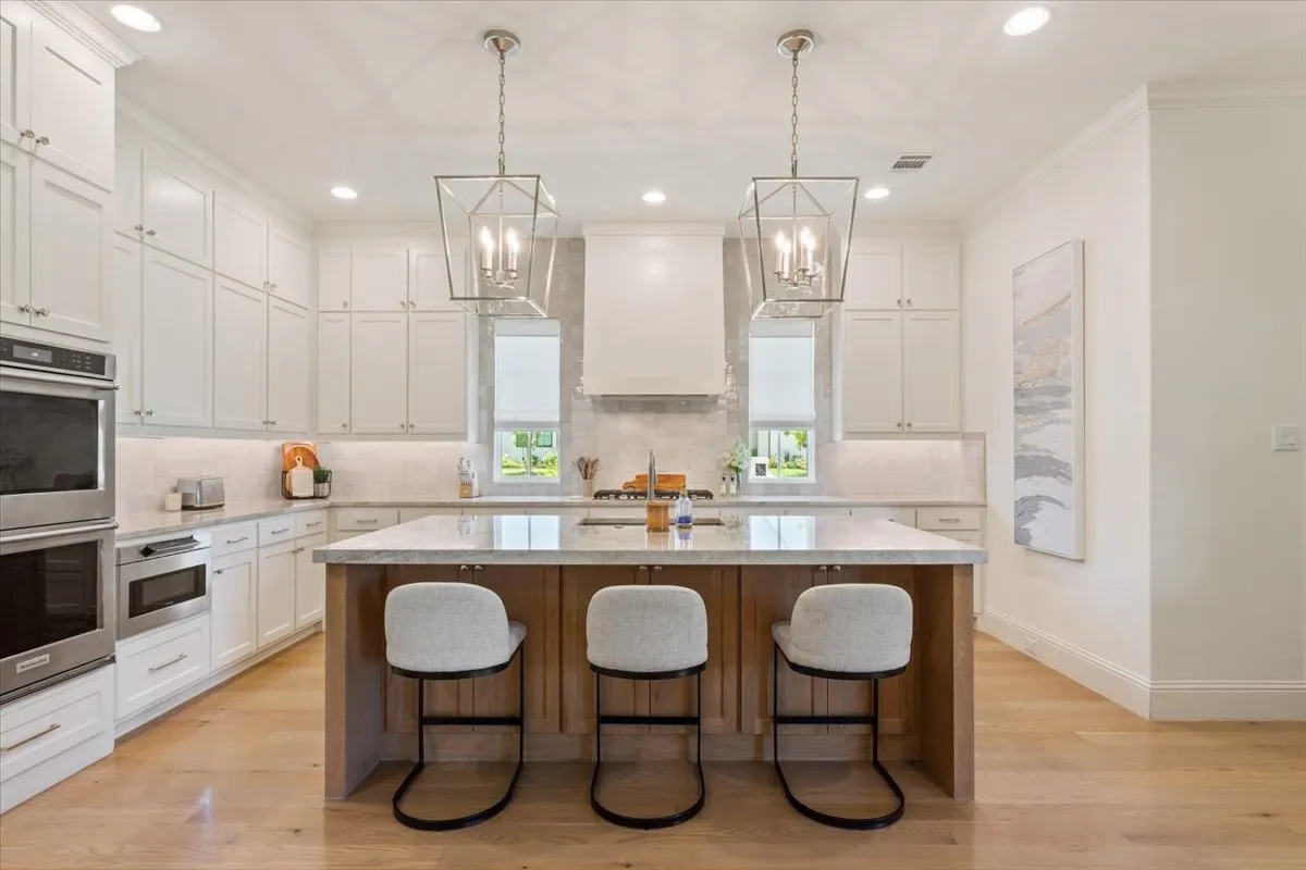 Single Family Residence For Sale in Mc Lennan County , 14019 RW Court, Woodway, Texas 76712, 4 Bedroom, 4 Bathroom, 2 Garage spaces, 4,238 Sqft, built in 2022, mls#21324059, Real Estate Agent in Woodway, Homes For Sale in Mc Lennan county, Homes For Sale in Woodway, Realtor in Woodway Texas, Real Estate Brokerage Independent Realty Texas, Luminita Cordes Realtor