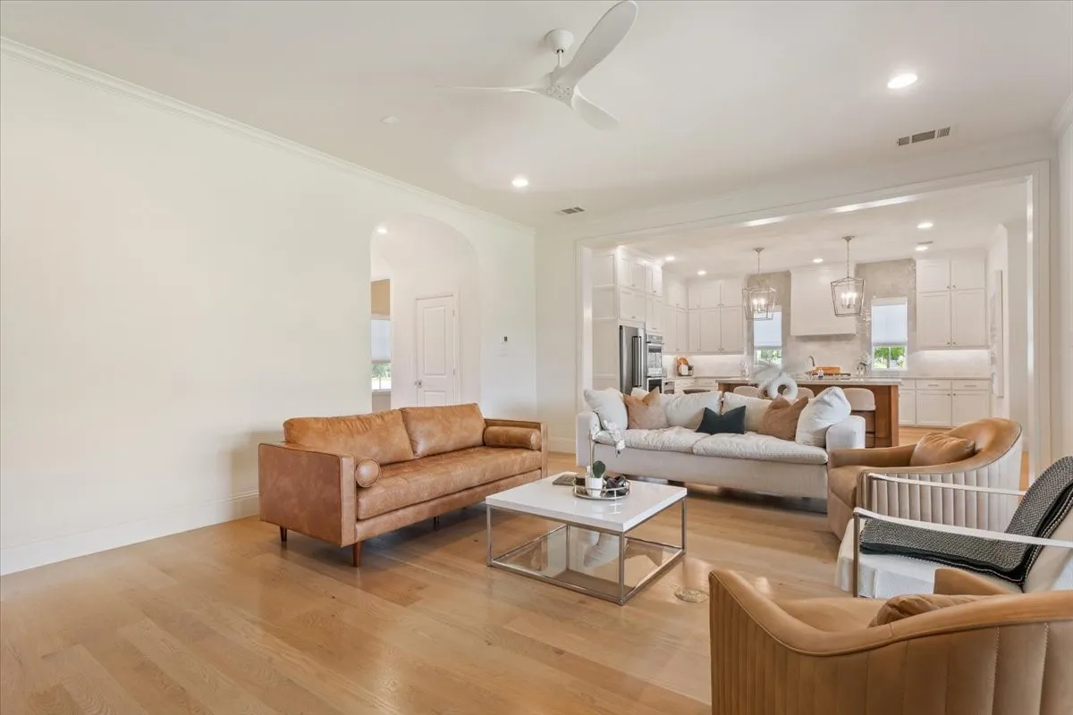 Single Family Residence For Sale in Mc Lennan County , 14019 RW Court, Woodway, Texas 76712, 4 Bedroom, 4 Bathroom, 2 Garage spaces, 4,238 Sqft, built in 2022, mls#21324059, Real Estate Agent in Woodway, Homes For Sale in Mc Lennan county, Homes For Sale in Woodway, Realtor in Woodway Texas, Real Estate Brokerage Independent Realty Texas, Luminita Cordes Realtor