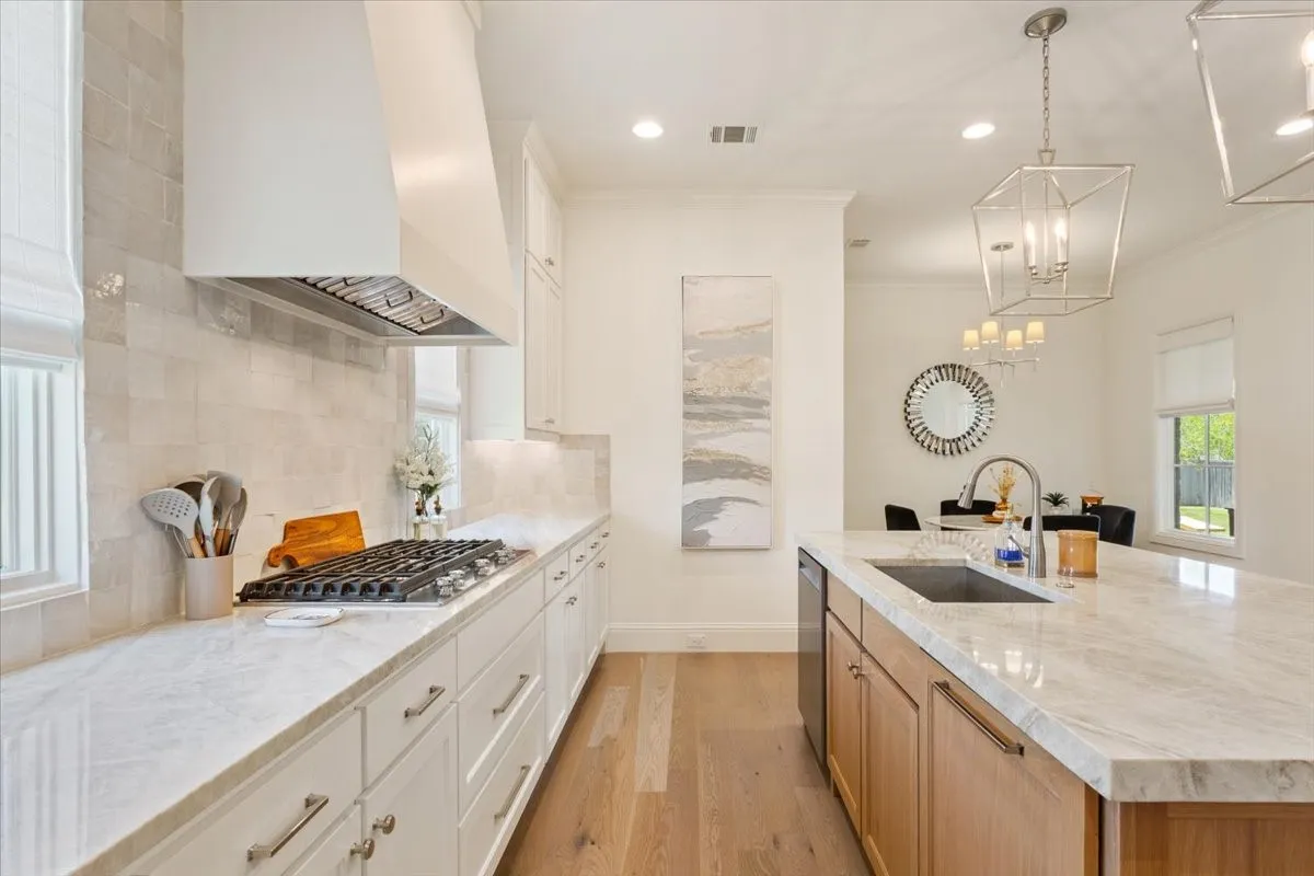Single Family Residence For Sale in Mc Lennan County , 14019 RW Court, Woodway, Texas 76712, 4 Bedroom, 4 Bathroom, 2 Garage spaces, 4,238 Sqft, built in 2022, mls#21324059, Real Estate Agent in Woodway, Homes For Sale in Mc Lennan county, Homes For Sale in Woodway, Realtor in Woodway Texas, Real Estate Brokerage Independent Realty Texas, Luminita Cordes Realtor
