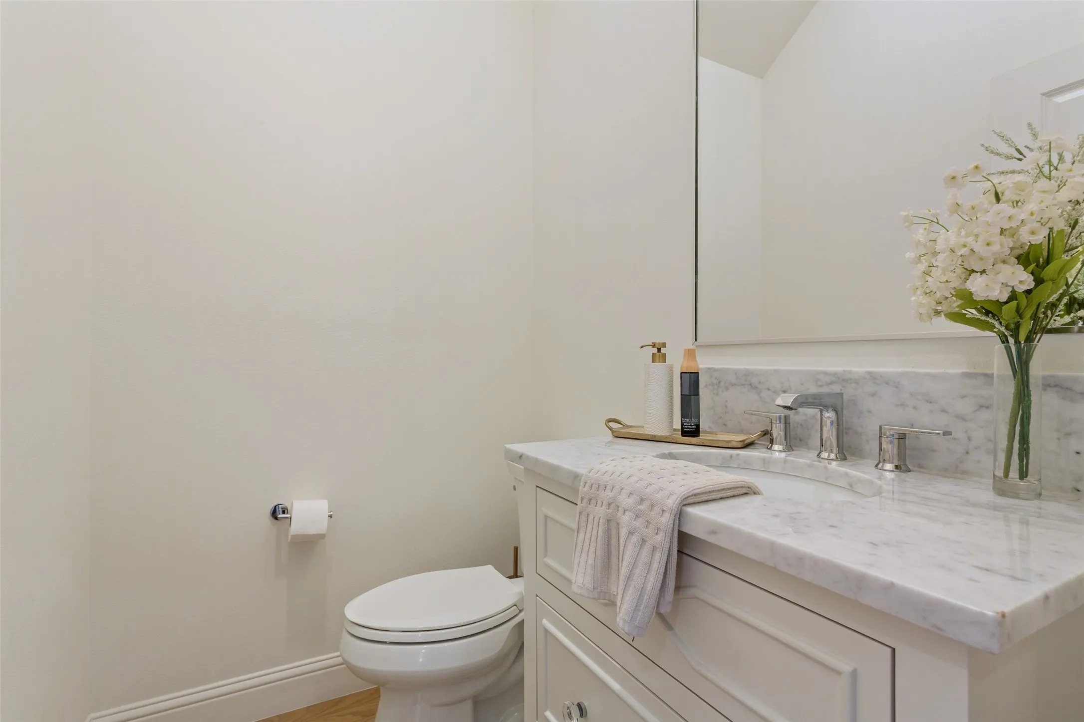 Single Family Residence For Sale in Mc Lennan County , 14019 RW Court, Woodway, Texas 76712, 4 Bedroom, 4 Bathroom, 2 Garage spaces, 4,238 Sqft, built in 2022, mls#21324059, Real Estate Agent in Woodway, Homes For Sale in Mc Lennan county, Homes For Sale in Woodway, Realtor in Woodway Texas, Real Estate Brokerage Independent Realty Texas, Luminita Cordes Realtor