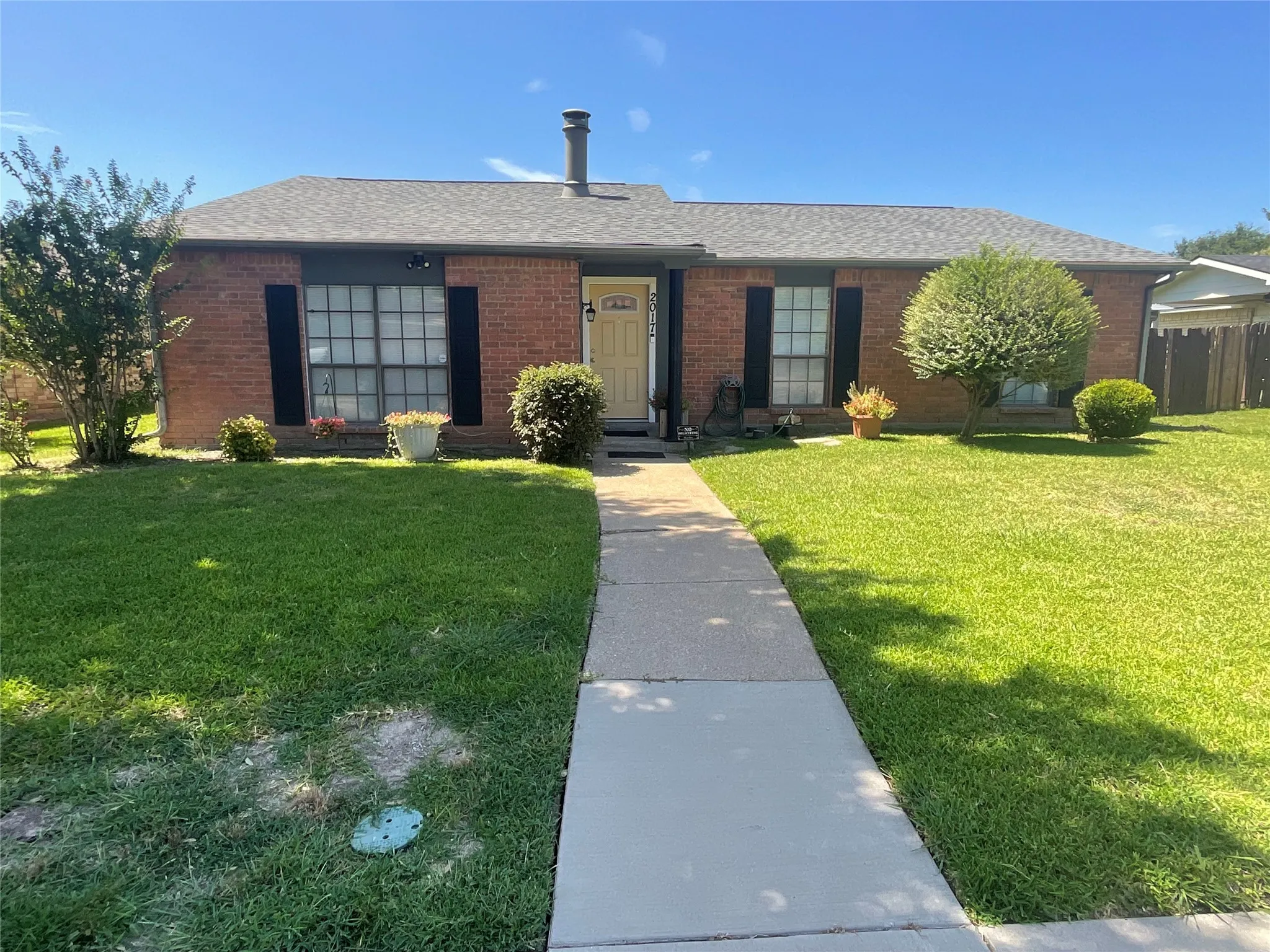 Single Family Residence For Sale in Dallas County , 2017 Osage Trail, Grand Prairie, Texas 75052, 3 Bedroom, 2 Bathroom, Garage spaces, 1,756 Sqft, built in 1980, mls#21323019, Real Estate Agent in Grand Prairie, Homes For Sale in Dallas county, Homes For Sale in Grand Prairie, Realtor in Grand Prairie Texas, Real Estate Brokerage Independent Realty Texas, Luminita Cordes Realtor