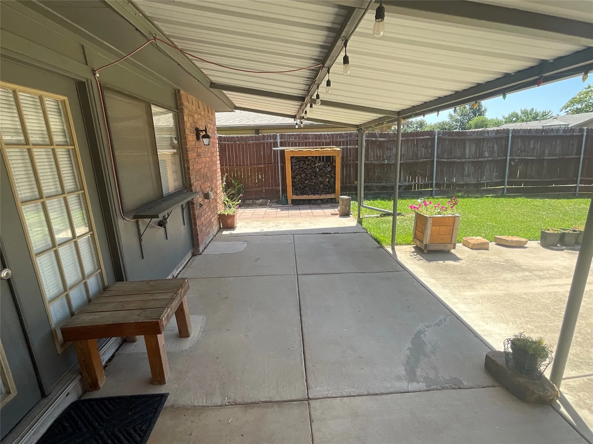 Single Family Residence For Sale in Dallas County , 2017 Osage Trail, Grand Prairie, Texas 75052, 3 Bedroom, 2 Bathroom, Garage spaces, 1,756 Sqft, built in 1980, mls#21323019, Real Estate Agent in Grand Prairie, Homes For Sale in Dallas county, Homes For Sale in Grand Prairie, Realtor in Grand Prairie Texas, Real Estate Brokerage Independent Realty Texas, Luminita Cordes Realtor