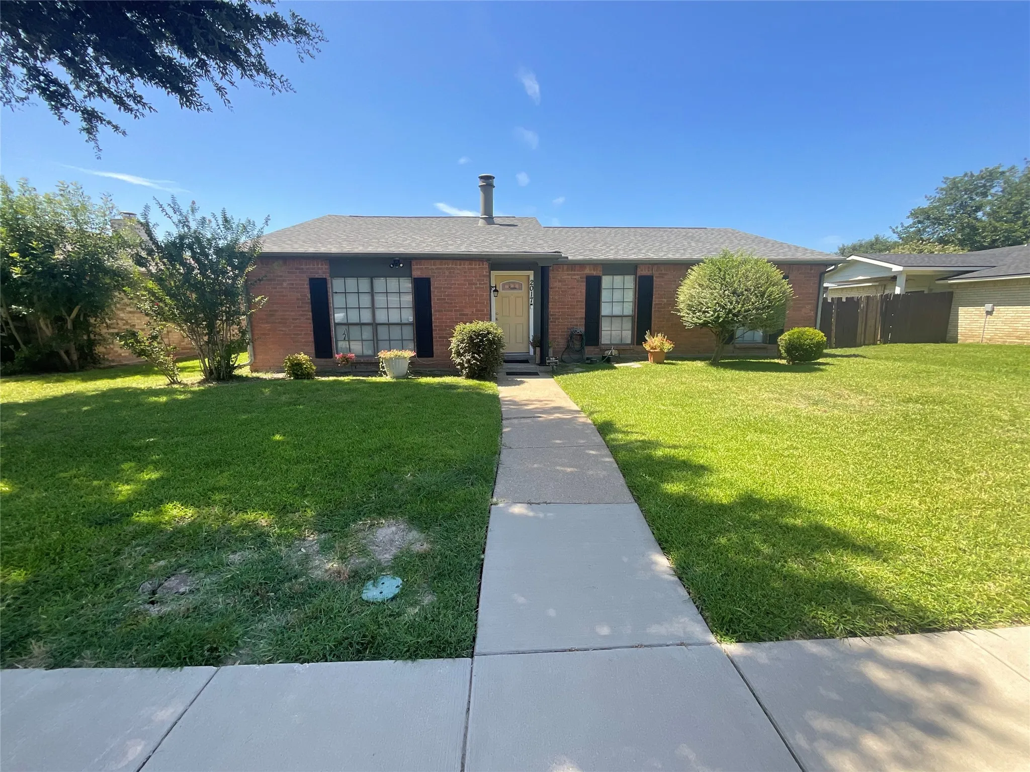 Single Family Residence For Sale in Dallas County , 2017 Osage Trail, Grand Prairie, Texas 75052, 3 Bedroom, 2 Bathroom, Garage spaces, 1,756 Sqft, built in 1980, mls#21323019, Real Estate Agent in Grand Prairie, Homes For Sale in Dallas county, Homes For Sale in Grand Prairie, Realtor in Grand Prairie Texas, Real Estate Brokerage Independent Realty Texas, Luminita Cordes Realtor