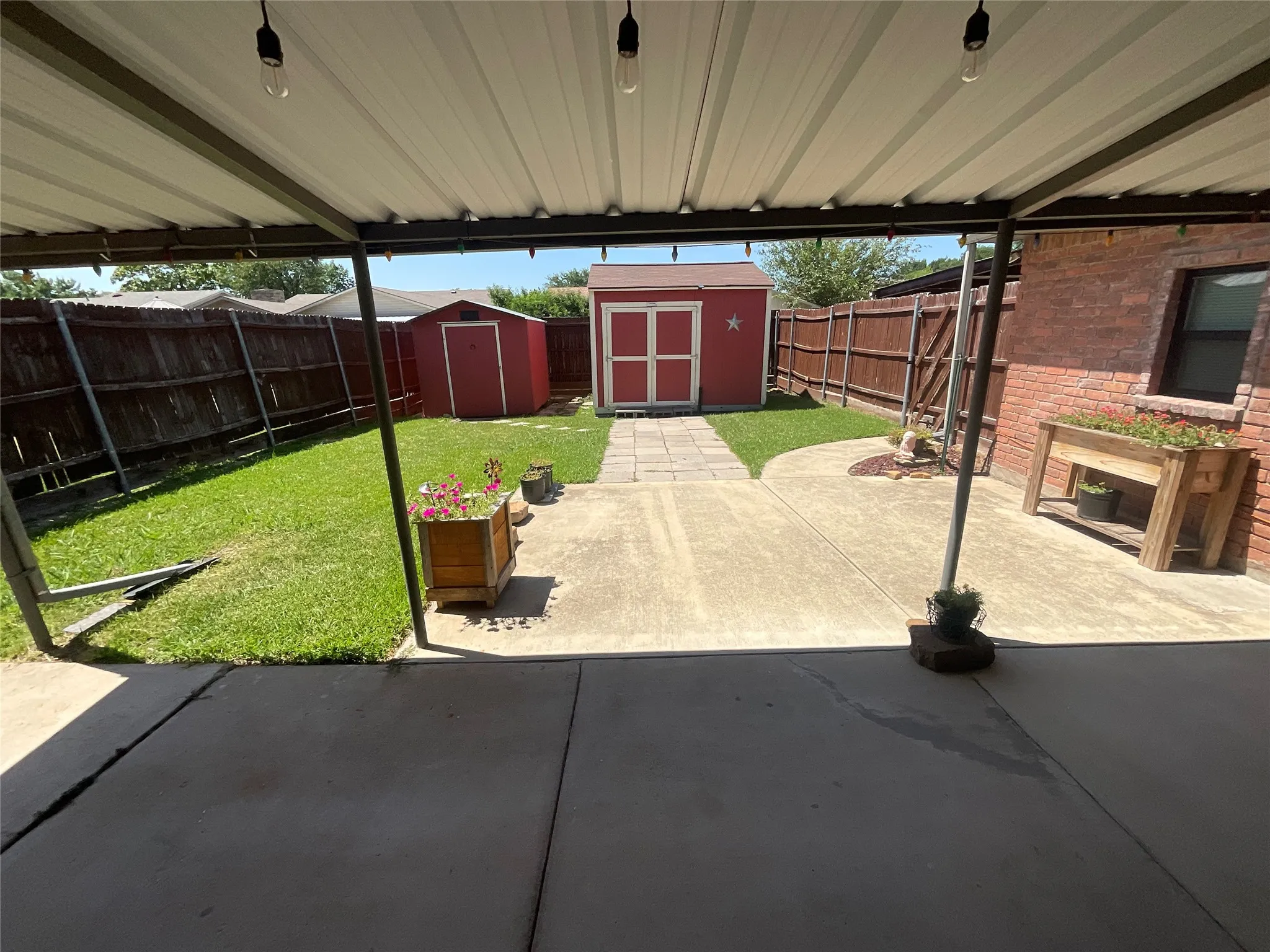 Single Family Residence For Sale in Dallas County , 2017 Osage Trail, Grand Prairie, Texas 75052, 3 Bedroom, 2 Bathroom, Garage spaces, 1,756 Sqft, built in 1980, mls#21323019, Real Estate Agent in Grand Prairie, Homes For Sale in Dallas county, Homes For Sale in Grand Prairie, Realtor in Grand Prairie Texas, Real Estate Brokerage Independent Realty Texas, Luminita Cordes Realtor