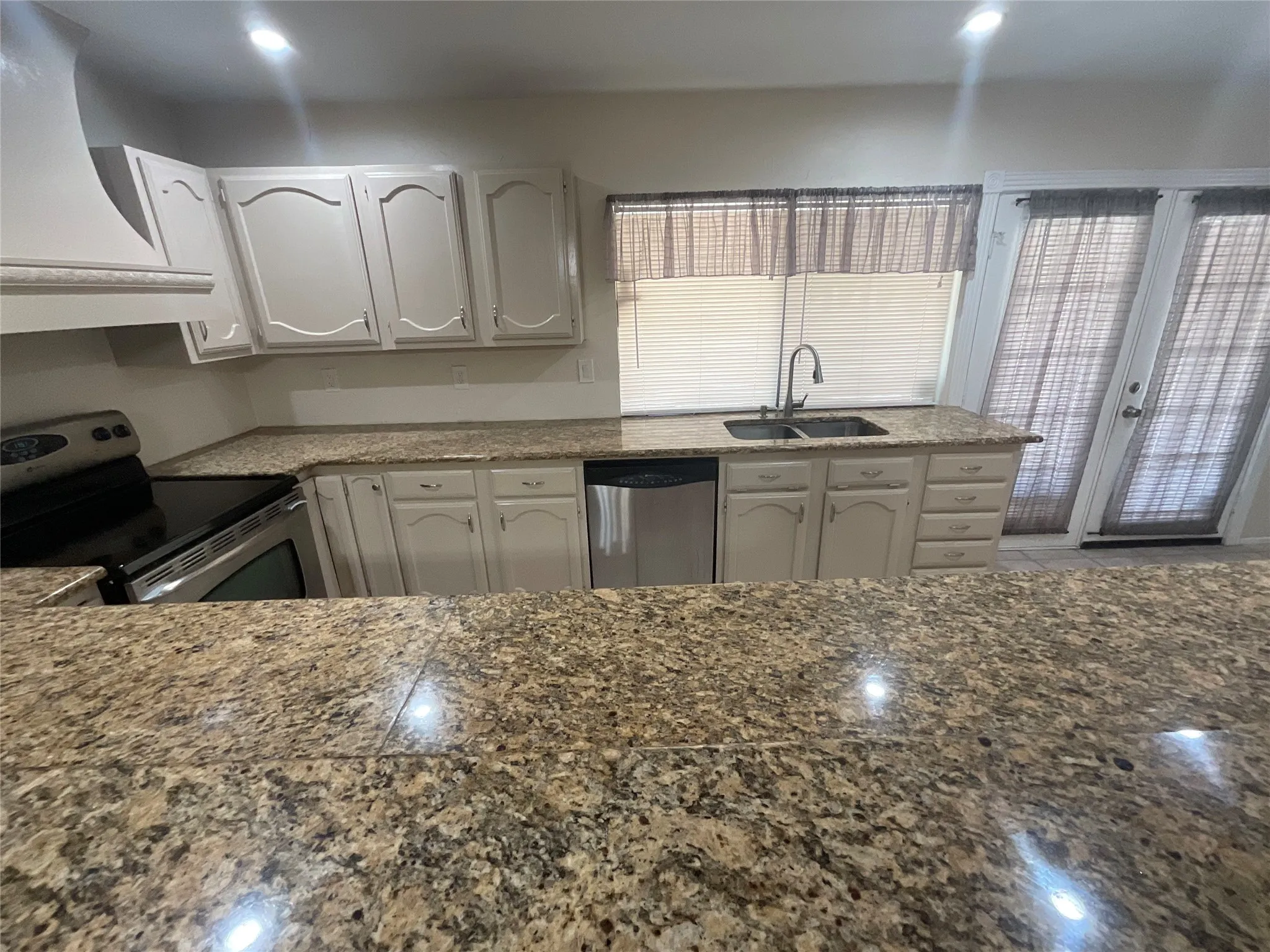 Single Family Residence For Sale in Dallas County , 2017 Osage Trail, Grand Prairie, Texas 75052, 3 Bedroom, 2 Bathroom, Garage spaces, 1,756 Sqft, built in 1980, mls#21323019, Real Estate Agent in Grand Prairie, Homes For Sale in Dallas county, Homes For Sale in Grand Prairie, Realtor in Grand Prairie Texas, Real Estate Brokerage Independent Realty Texas, Luminita Cordes Realtor