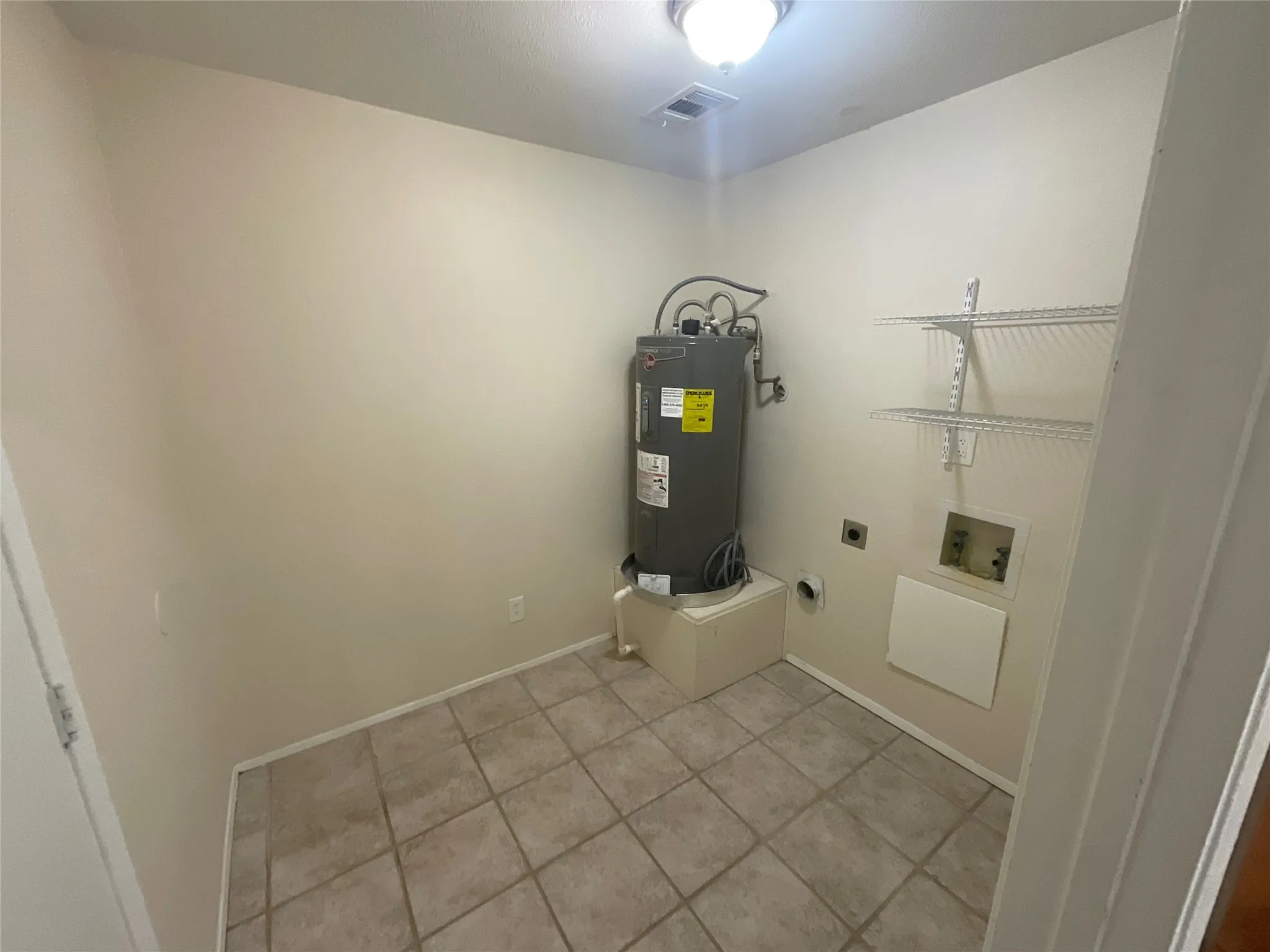 Single Family Residence For Sale in Dallas County , 2017 Osage Trail, Grand Prairie, Texas 75052, 3 Bedroom, 2 Bathroom, Garage spaces, 1,756 Sqft, built in 1980, mls#21323019, Real Estate Agent in Grand Prairie, Homes For Sale in Dallas county, Homes For Sale in Grand Prairie, Realtor in Grand Prairie Texas, Real Estate Brokerage Independent Realty Texas, Luminita Cordes Realtor