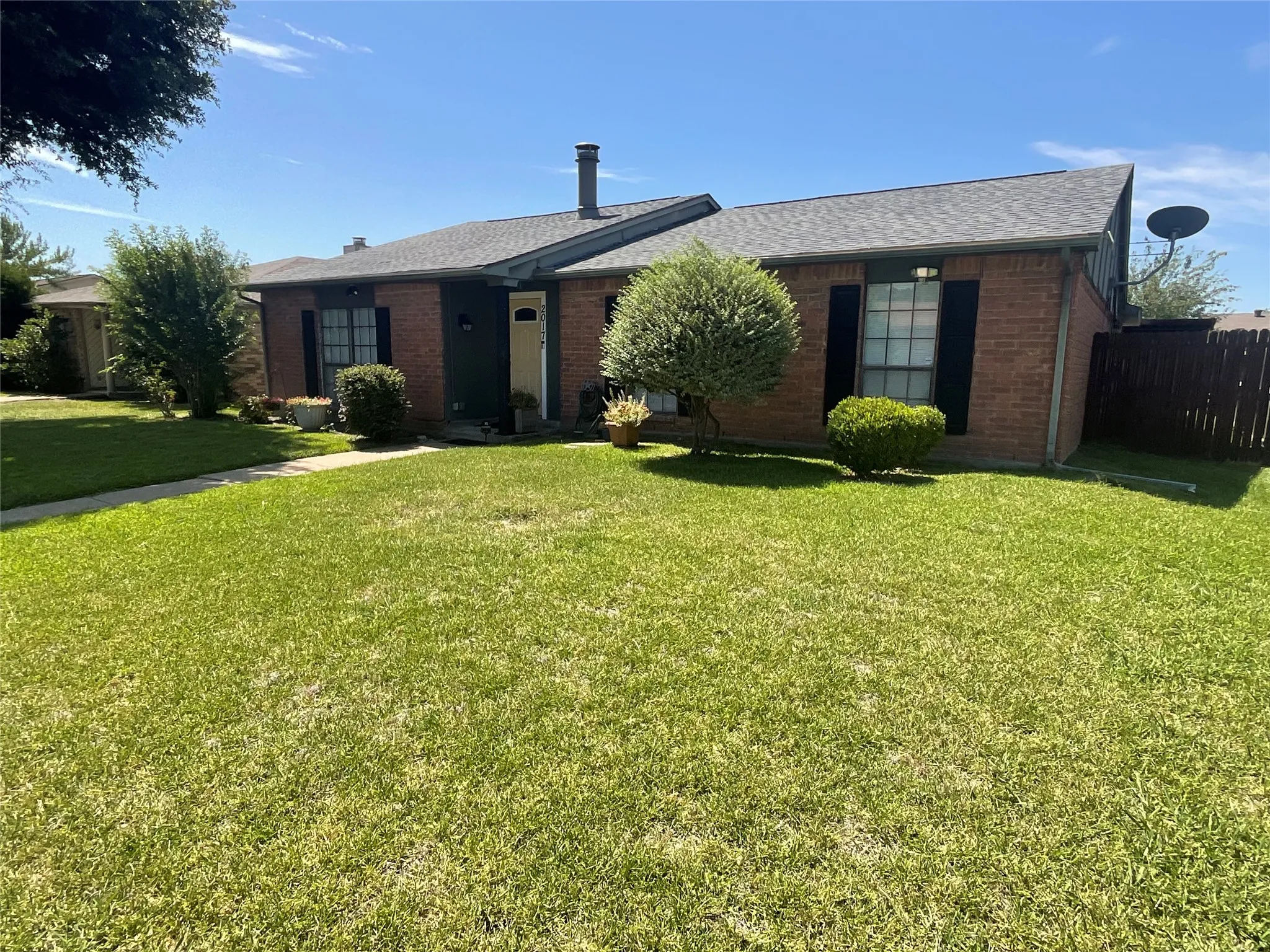 Single Family Residence For Sale in Dallas County , 2017 Osage Trail, Grand Prairie, Texas 75052, 3 Bedroom, 2 Bathroom, Garage spaces, 1,756 Sqft, built in 1980, mls#21323019, Real Estate Agent in Grand Prairie, Homes For Sale in Dallas county, Homes For Sale in Grand Prairie, Realtor in Grand Prairie Texas, Real Estate Brokerage Independent Realty Texas, Luminita Cordes Realtor