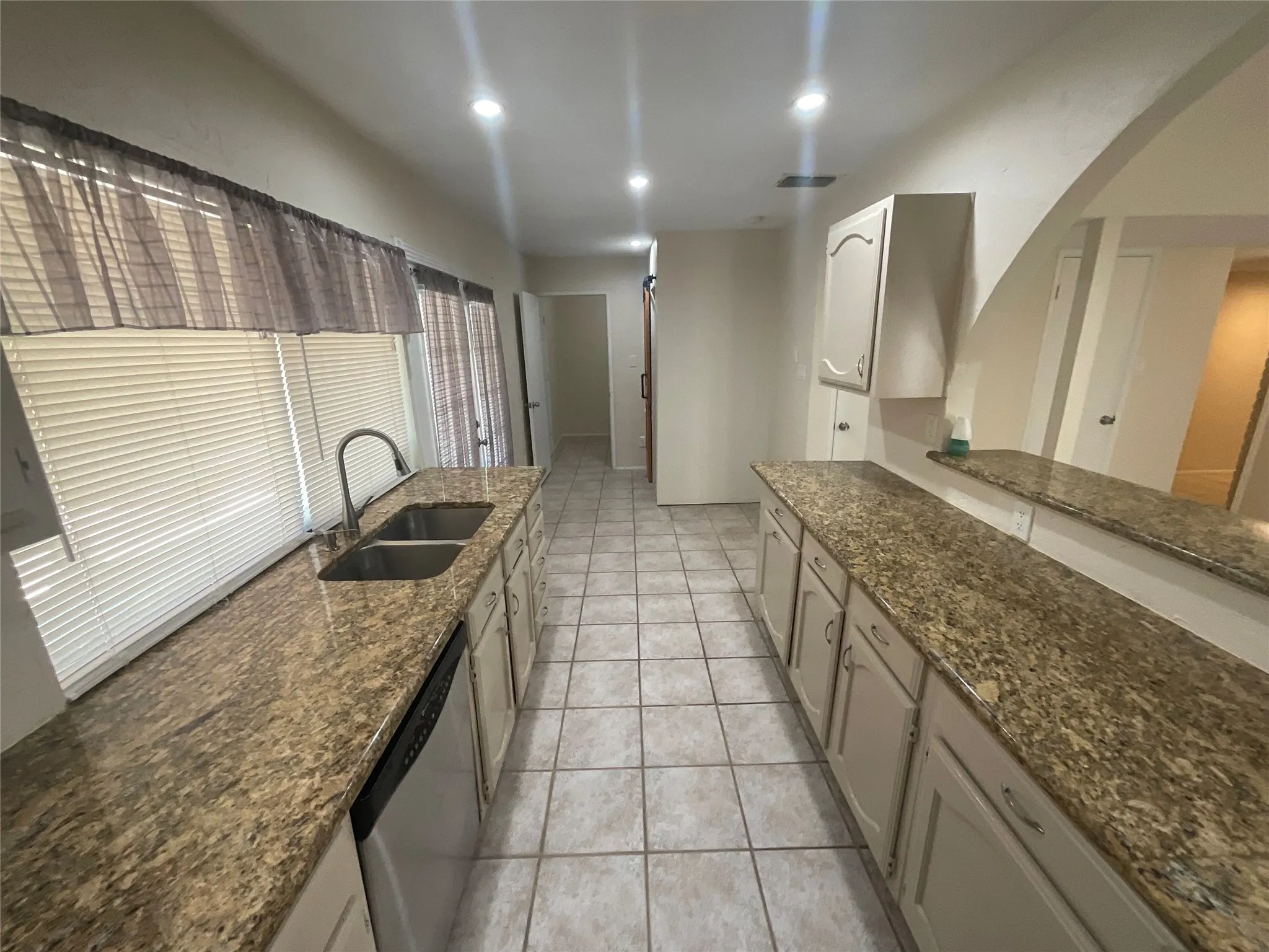 Single Family Residence For Sale in Dallas County , 2017 Osage Trail, Grand Prairie, Texas 75052, 3 Bedroom, 2 Bathroom, Garage spaces, 1,756 Sqft, built in 1980, mls#21323019, Real Estate Agent in Grand Prairie, Homes For Sale in Dallas county, Homes For Sale in Grand Prairie, Realtor in Grand Prairie Texas, Real Estate Brokerage Independent Realty Texas, Luminita Cordes Realtor