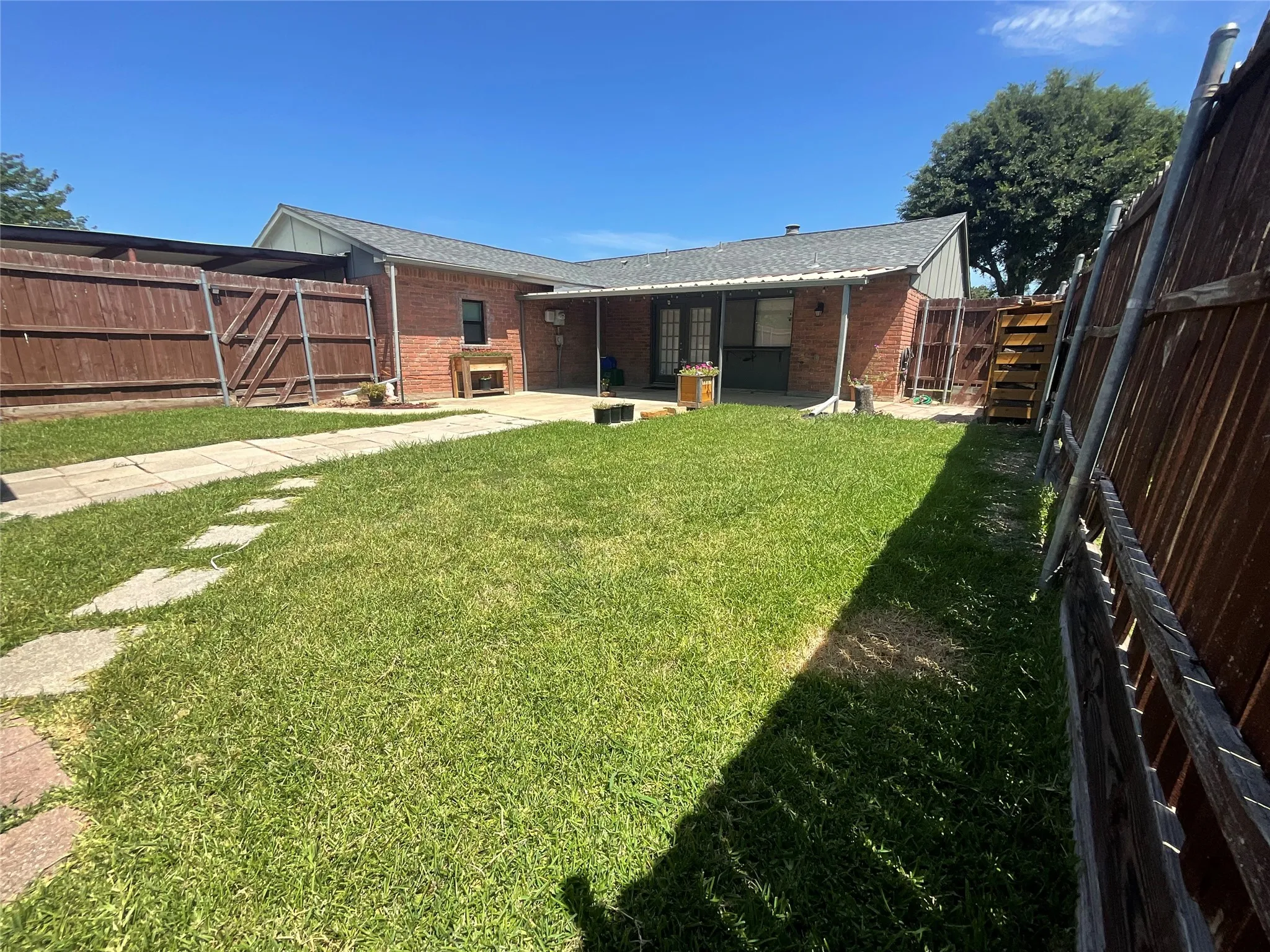 Single Family Residence For Sale in Dallas County , 2017 Osage Trail, Grand Prairie, Texas 75052, 3 Bedroom, 2 Bathroom, Garage spaces, 1,756 Sqft, built in 1980, mls#21323019, Real Estate Agent in Grand Prairie, Homes For Sale in Dallas county, Homes For Sale in Grand Prairie, Realtor in Grand Prairie Texas, Real Estate Brokerage Independent Realty Texas, Luminita Cordes Realtor