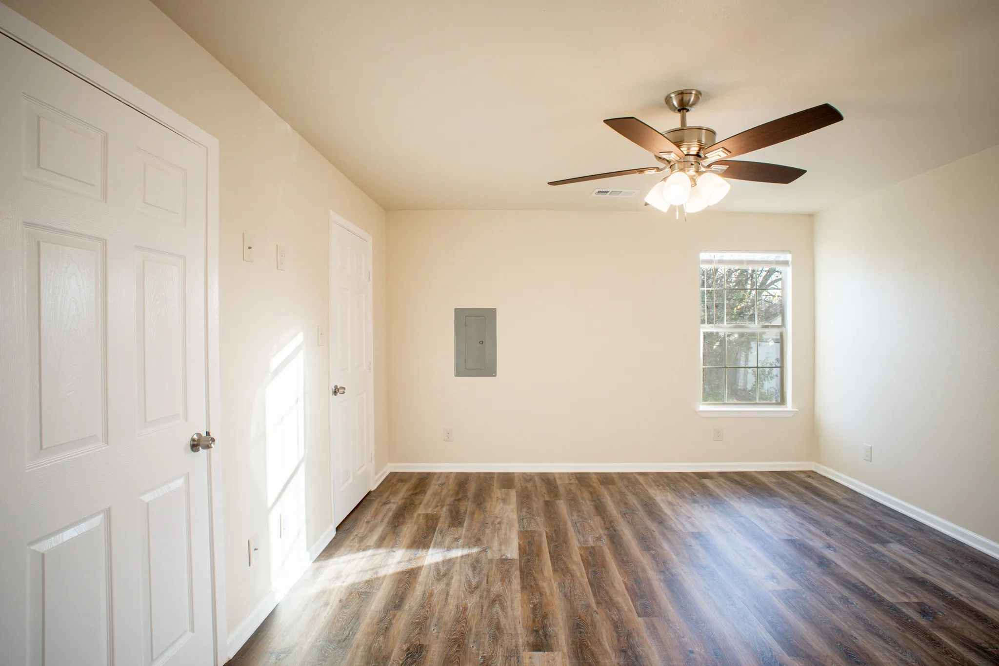 Single Family Residence For Sale in Limestone County , 903 N Kaufman, Mexia, Texas 76667, 3 Bedroom, 2 Bathroom, Garage spaces, 1,284 Sqft, built in 1987, mls#21317250, Real Estate Agent in Mexia, Homes For Sale in Limestone county, Homes For Sale in Mexia, Realtor in Mexia Texas, Real Estate Brokerage Independent Realty Texas, Luminita Cordes Realtor