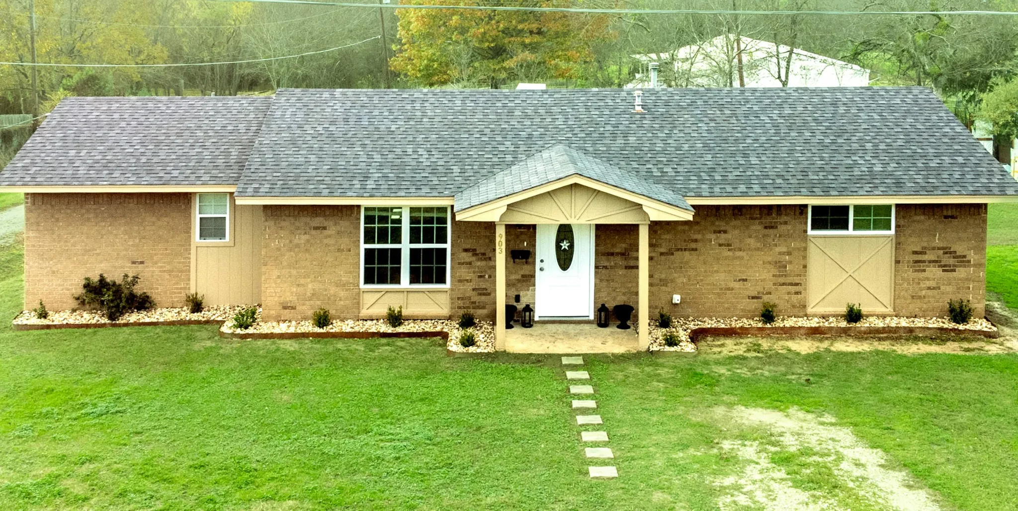 Single Family Residence For Sale in Limestone County , 903 N Kaufman, Mexia, Texas 76667, 3 Bedroom, 2 Bathroom, Garage spaces, 1,284 Sqft, built in 1987, mls#21317250, Real Estate Agent in Mexia, Homes For Sale in Limestone county, Homes For Sale in Mexia, Realtor in Mexia Texas, Real Estate Brokerage Independent Realty Texas, Luminita Cordes Realtor