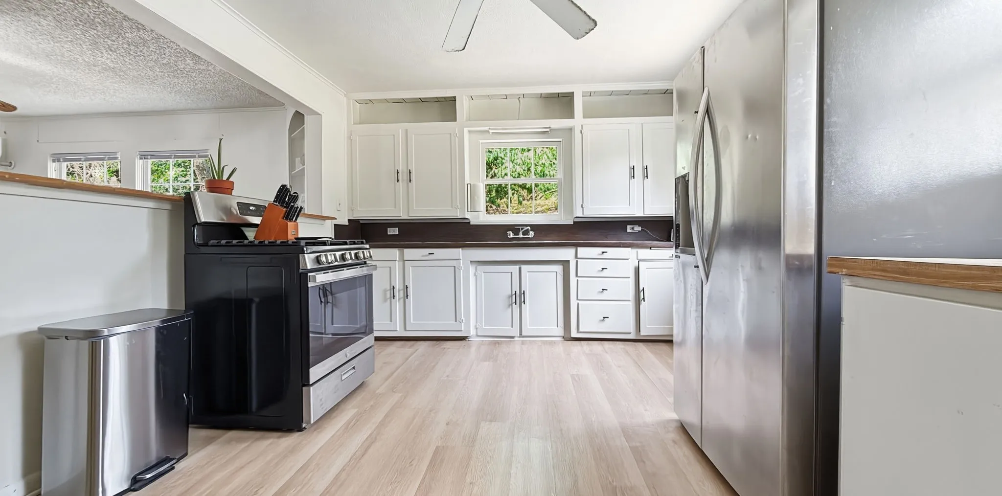 Single Family Residence For Sale in Hamilton County , 417 W Gentry Street, Hamilton, Texas 76531, 3 Bedroom, 2 Bathroom, Garage spaces, 1,264 Sqft, built in 1950, mls#21325947, Real Estate Agent in Hamilton, Homes For Sale in Hamilton county, Homes For Sale in Hamilton, Realtor in Hamilton Texas, Real Estate Brokerage Independent Realty Texas, Luminita Cordes Realtor