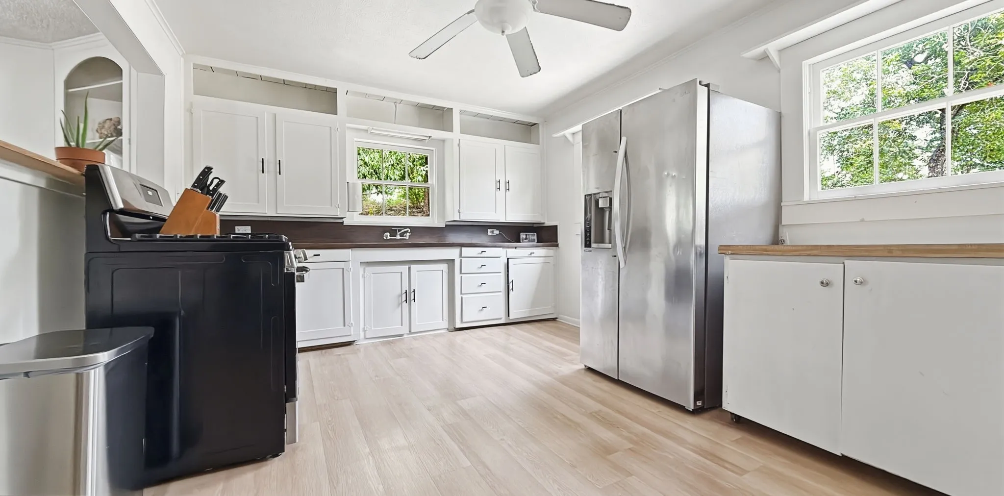 Single Family Residence For Sale in Hamilton County , 417 W Gentry Street, Hamilton, Texas 76531, 3 Bedroom, 2 Bathroom, Garage spaces, 1,264 Sqft, built in 1950, mls#21325947, Real Estate Agent in Hamilton, Homes For Sale in Hamilton county, Homes For Sale in Hamilton, Realtor in Hamilton Texas, Real Estate Brokerage Independent Realty Texas, Luminita Cordes Realtor