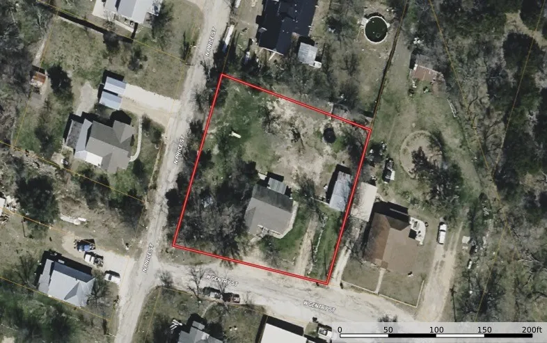 Single Family Residence For Sale in Hamilton County , 417 W Gentry Street, Hamilton, Texas 76531, 3 Bedroom, 2 Bathroom, Garage spaces, 1,264 Sqft, built in 1950, mls#21325947, Real Estate Agent in Hamilton, Homes For Sale in Hamilton county, Homes For Sale in Hamilton, Realtor in Hamilton Texas, Real Estate Brokerage Independent Realty Texas, Luminita Cordes Realtor